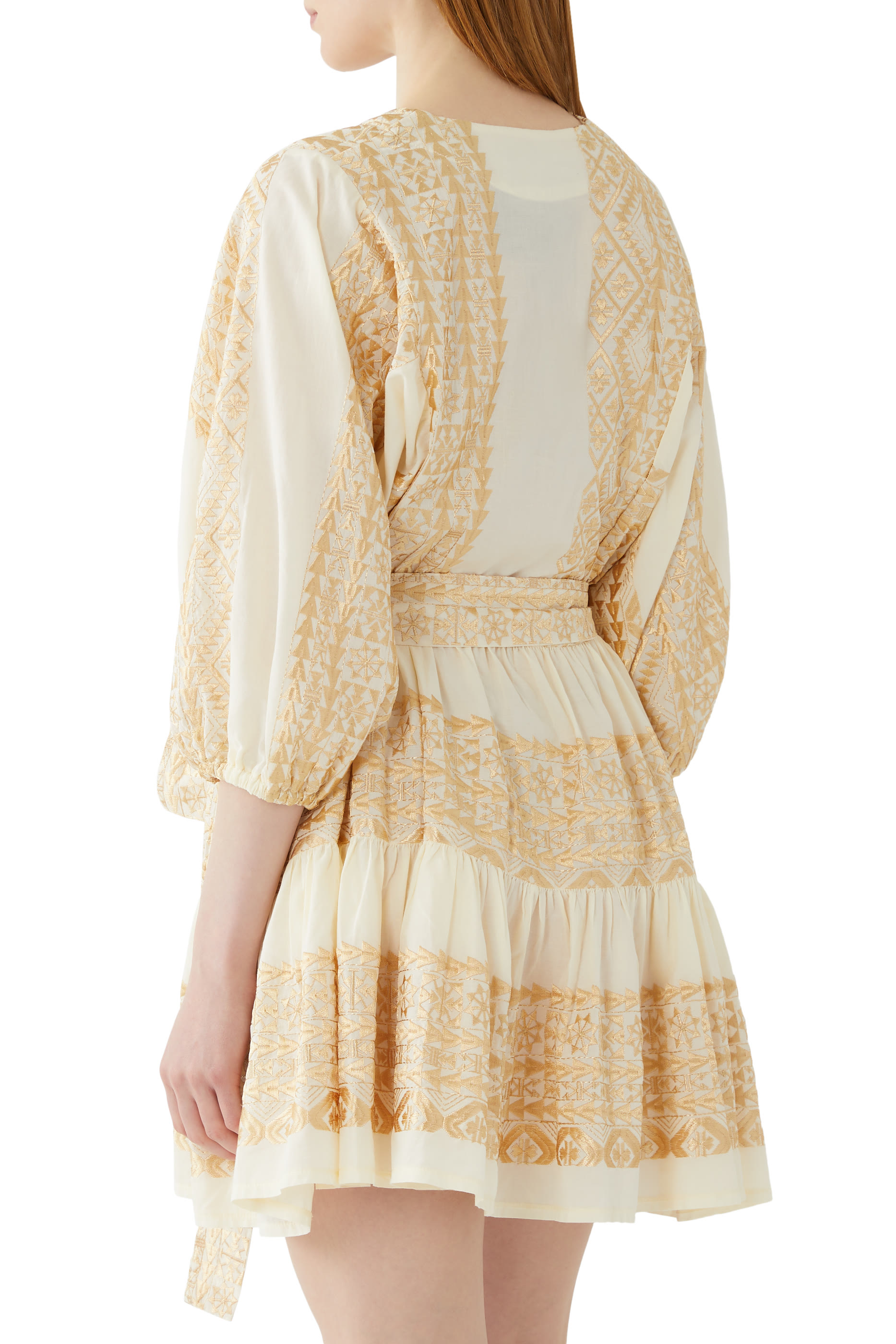 فستان قصير بأكمام طويلة