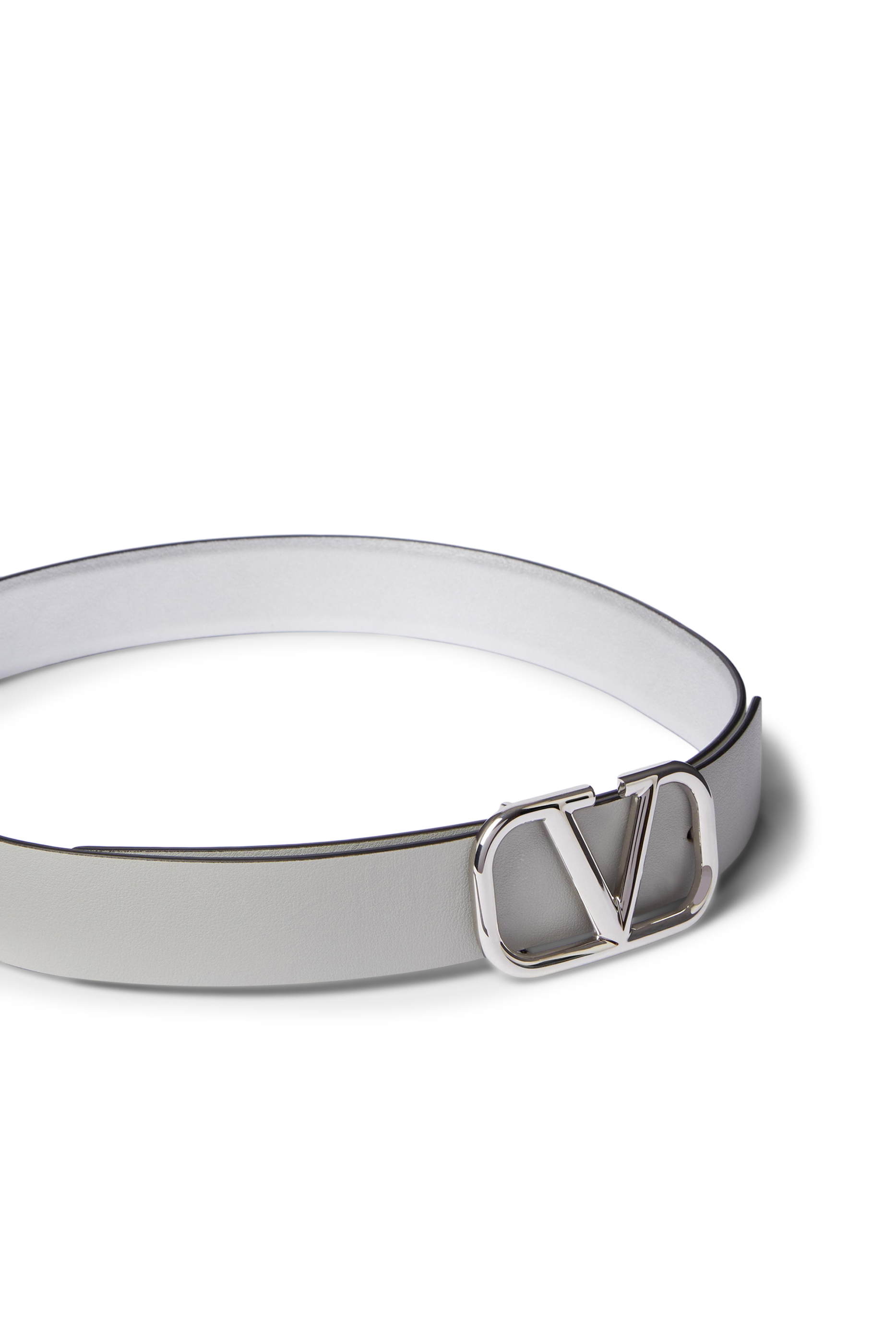 حزام بتصميم وجهين ومشبك حرف V