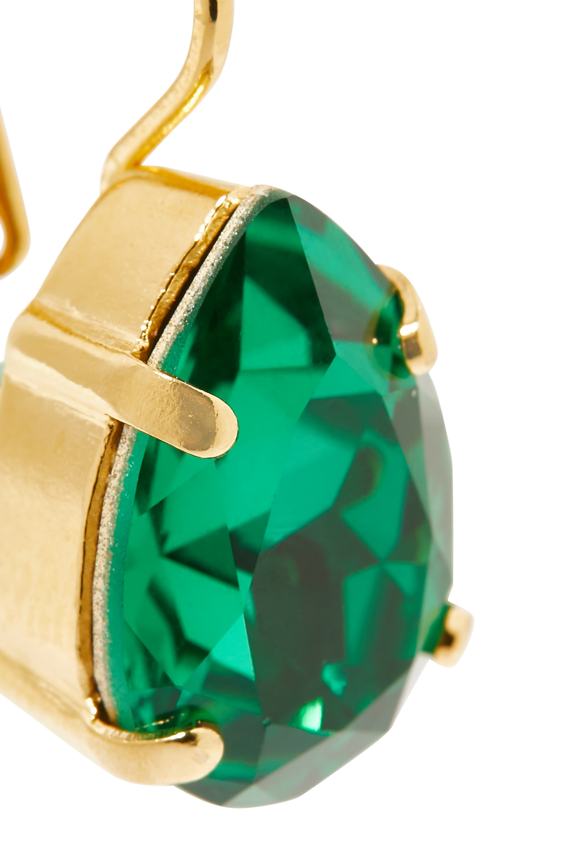 أقراط صغيرة متدلية بمشبك