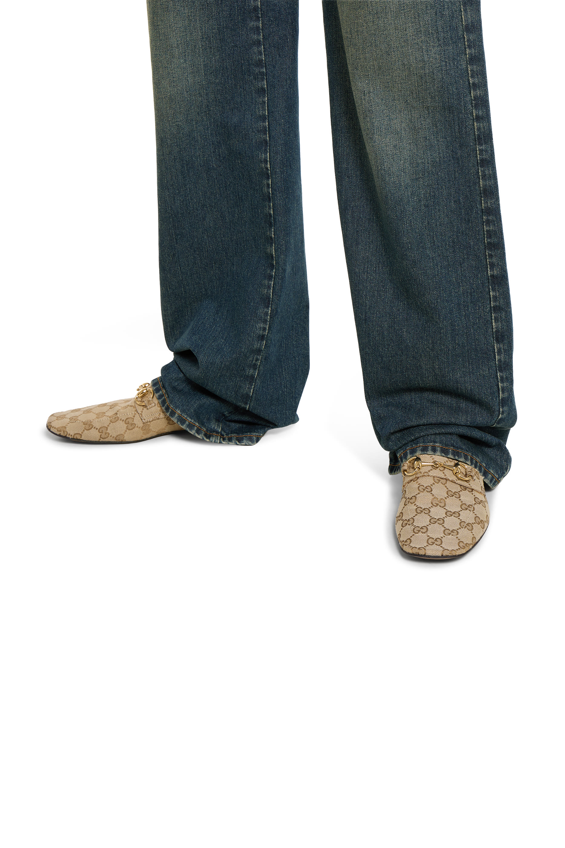 حذاء سهل الارتداء بنقشة حرفي شعار الماركة وحلية لجام الحصان