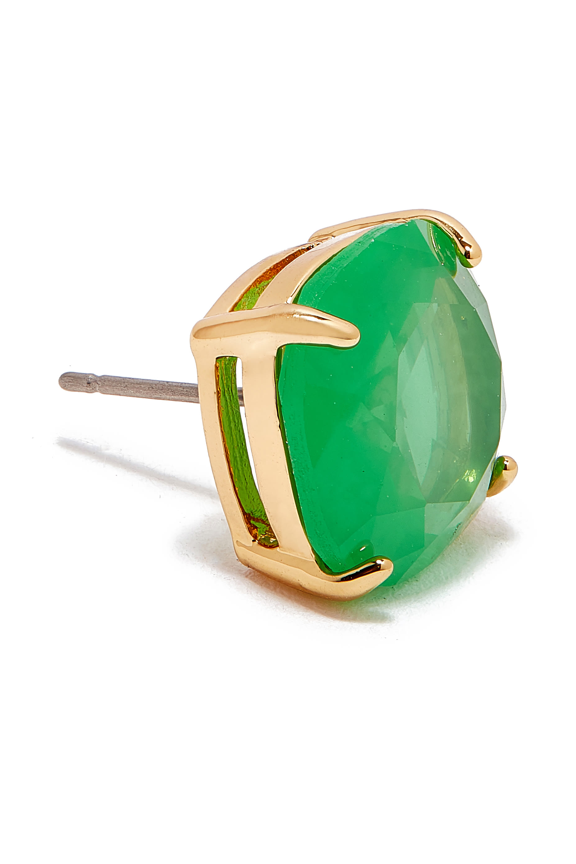 أقراط صغيرة مربعة