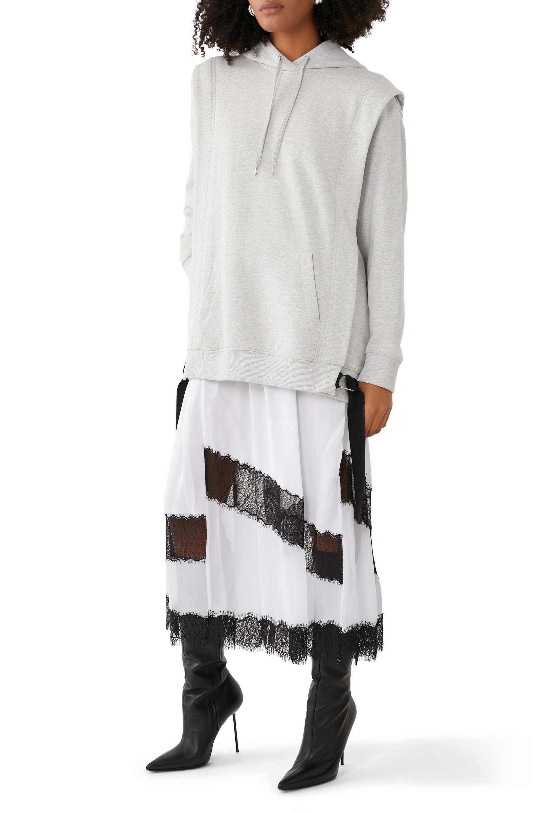 فستان بتصميم هودي بحافة دانتيل