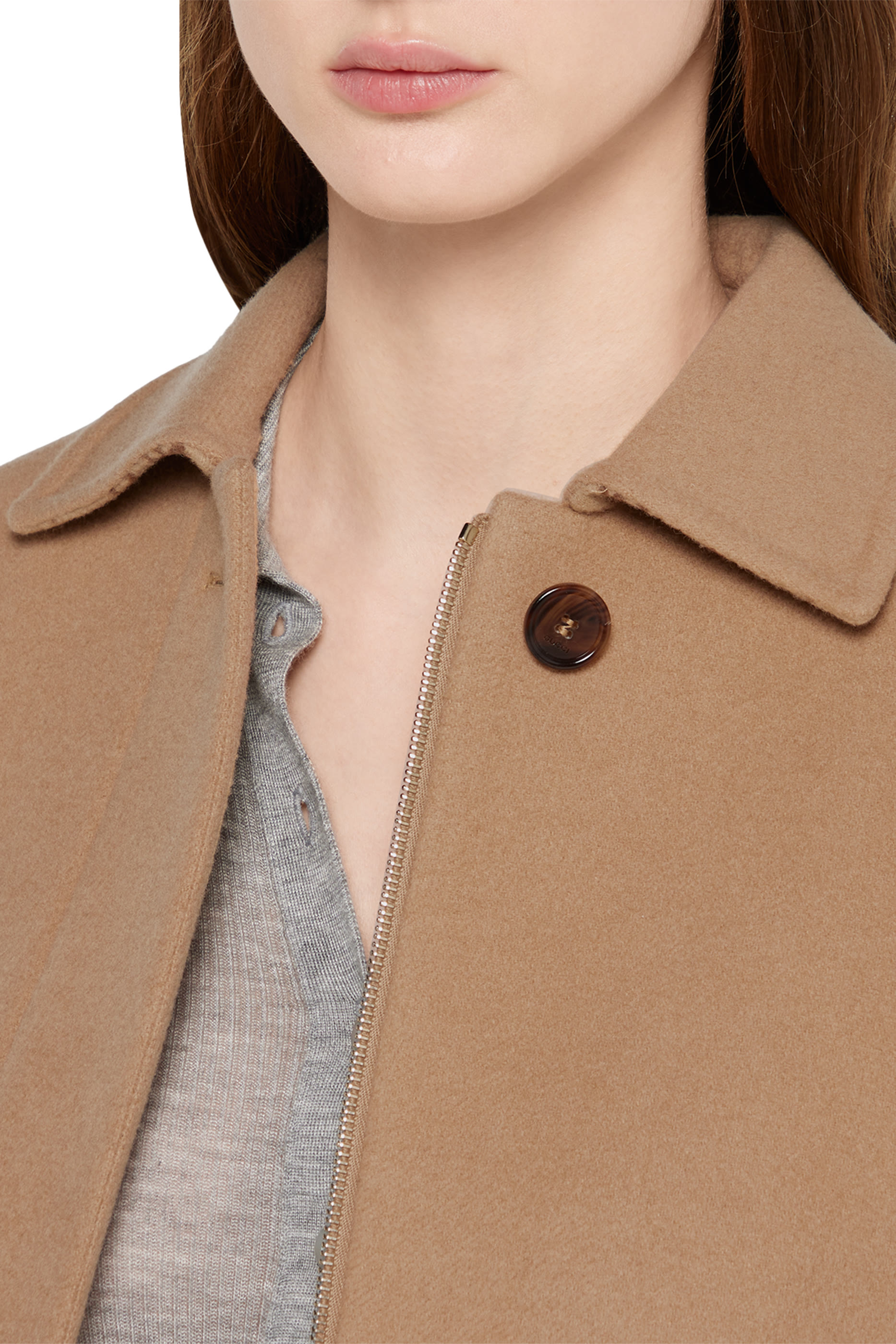 جاكيت بسحاب وحرفي شعار الماركة صوف