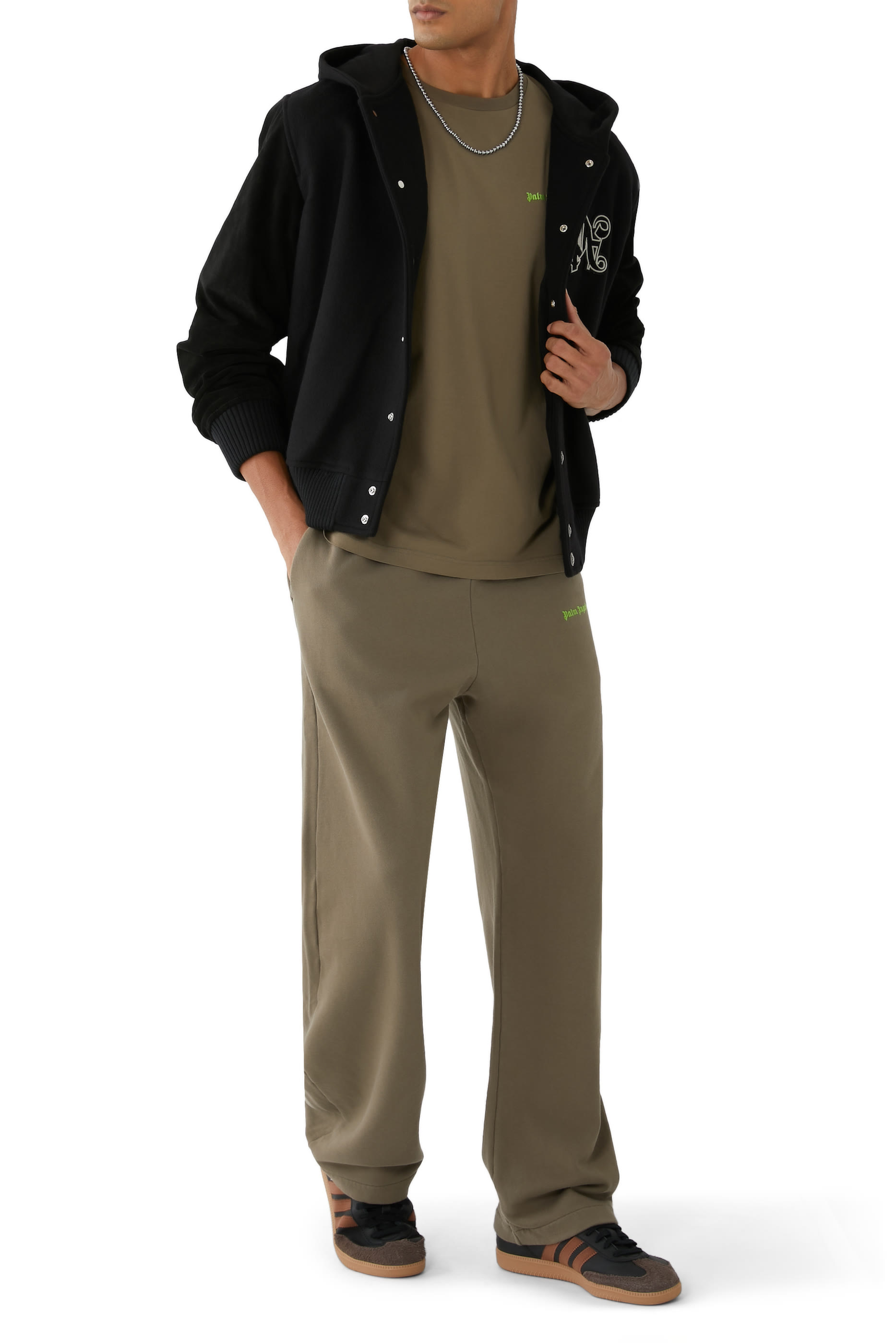 تيشيرت بقصة ضيقة بشعار الماركة كلاسيكي