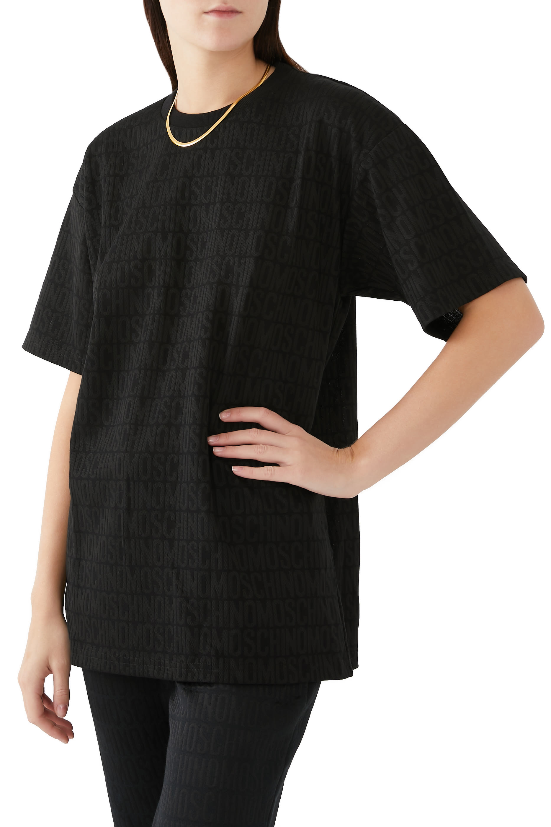 تيشيرت بطبعات شعار الماركة