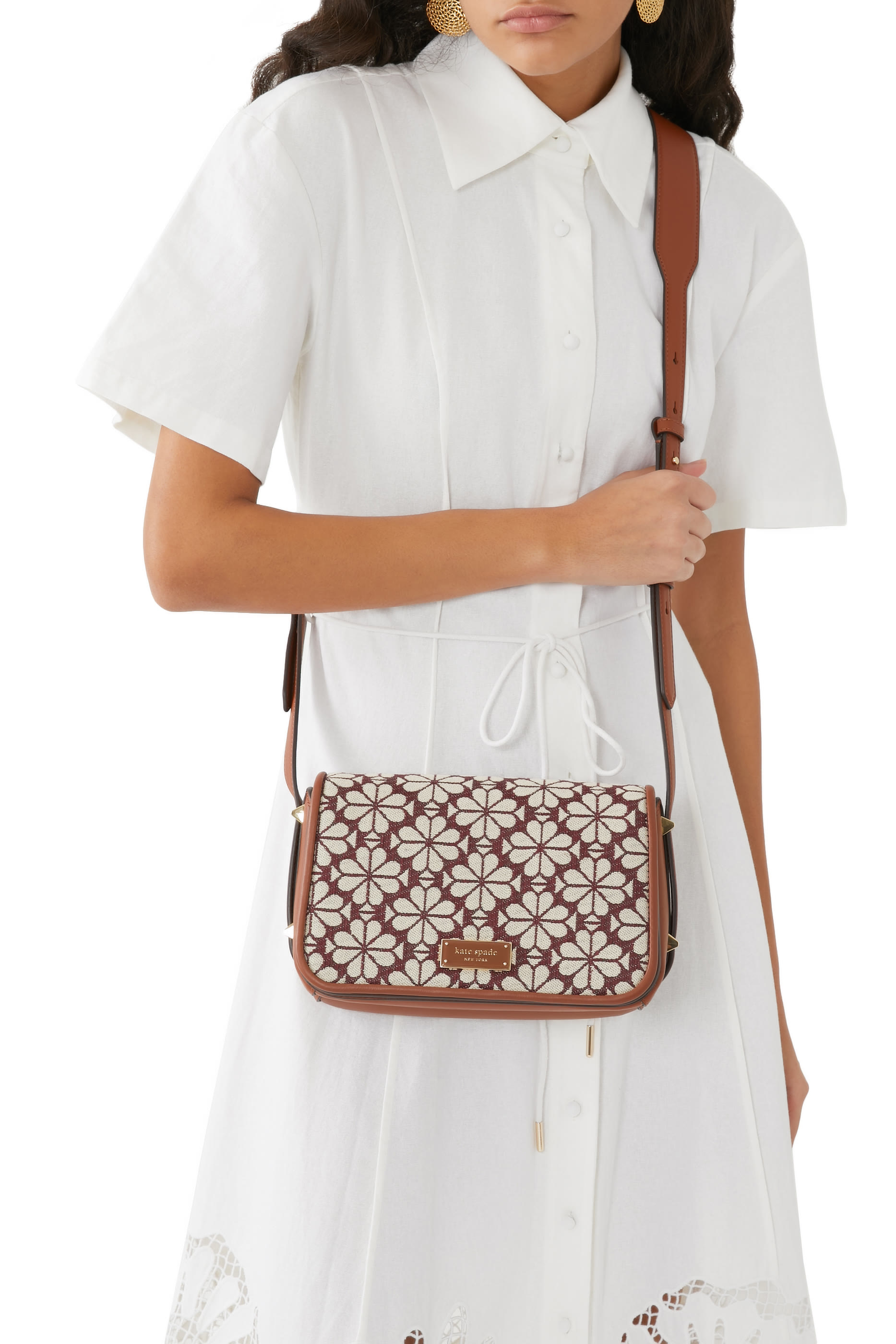 حقيبة كروس بودي صغيرة بغطاء قلاب ونقشة زهور بالشكل البستوني جاكار