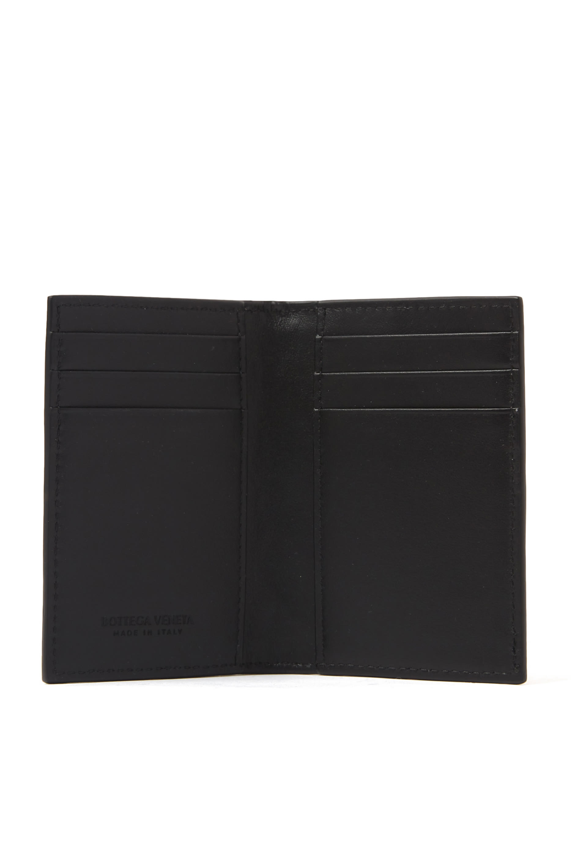 حافظة بطاقات بغطاء قلاب