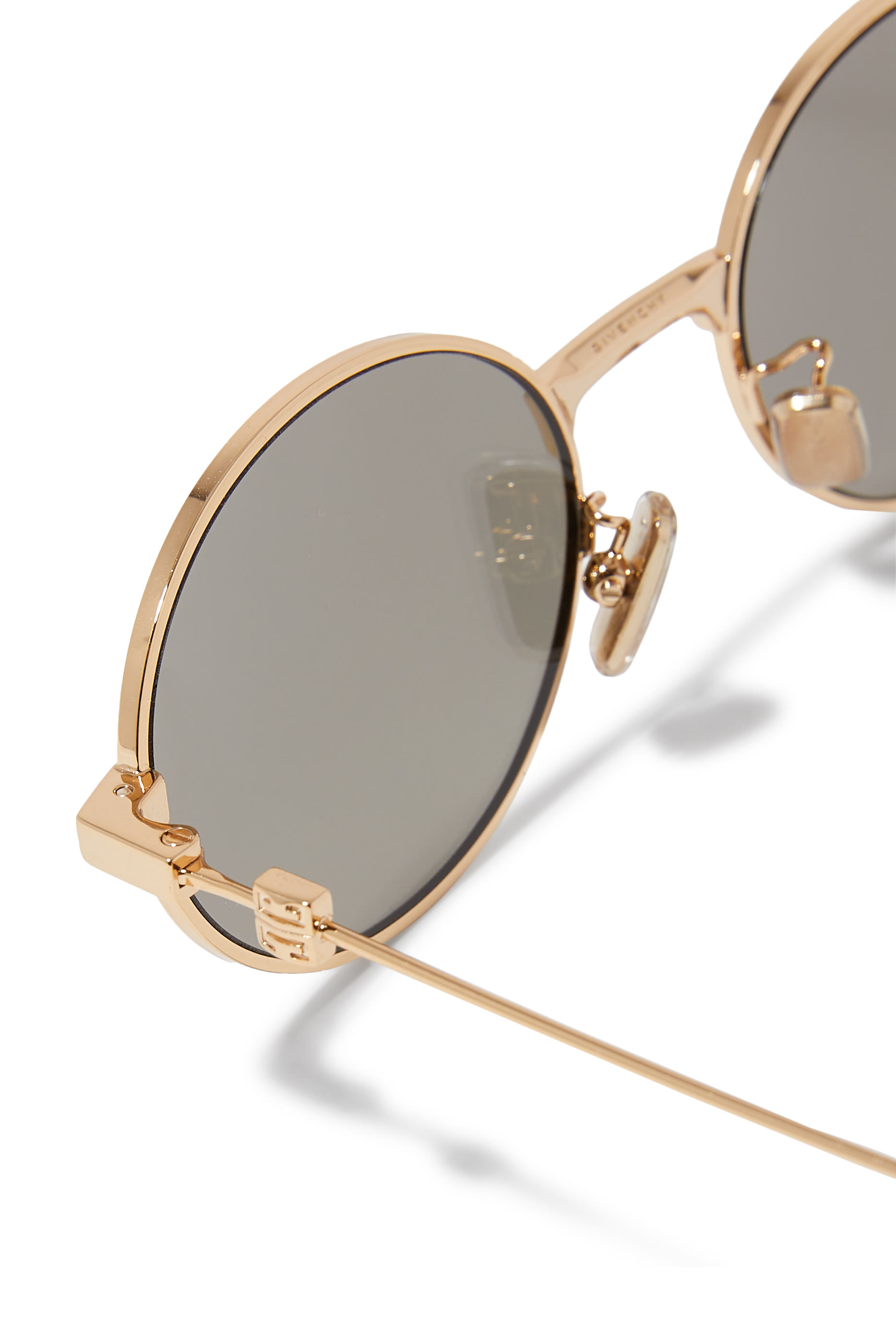 نظارة شمسية سبيد بإطار دائري وشعار الماركة