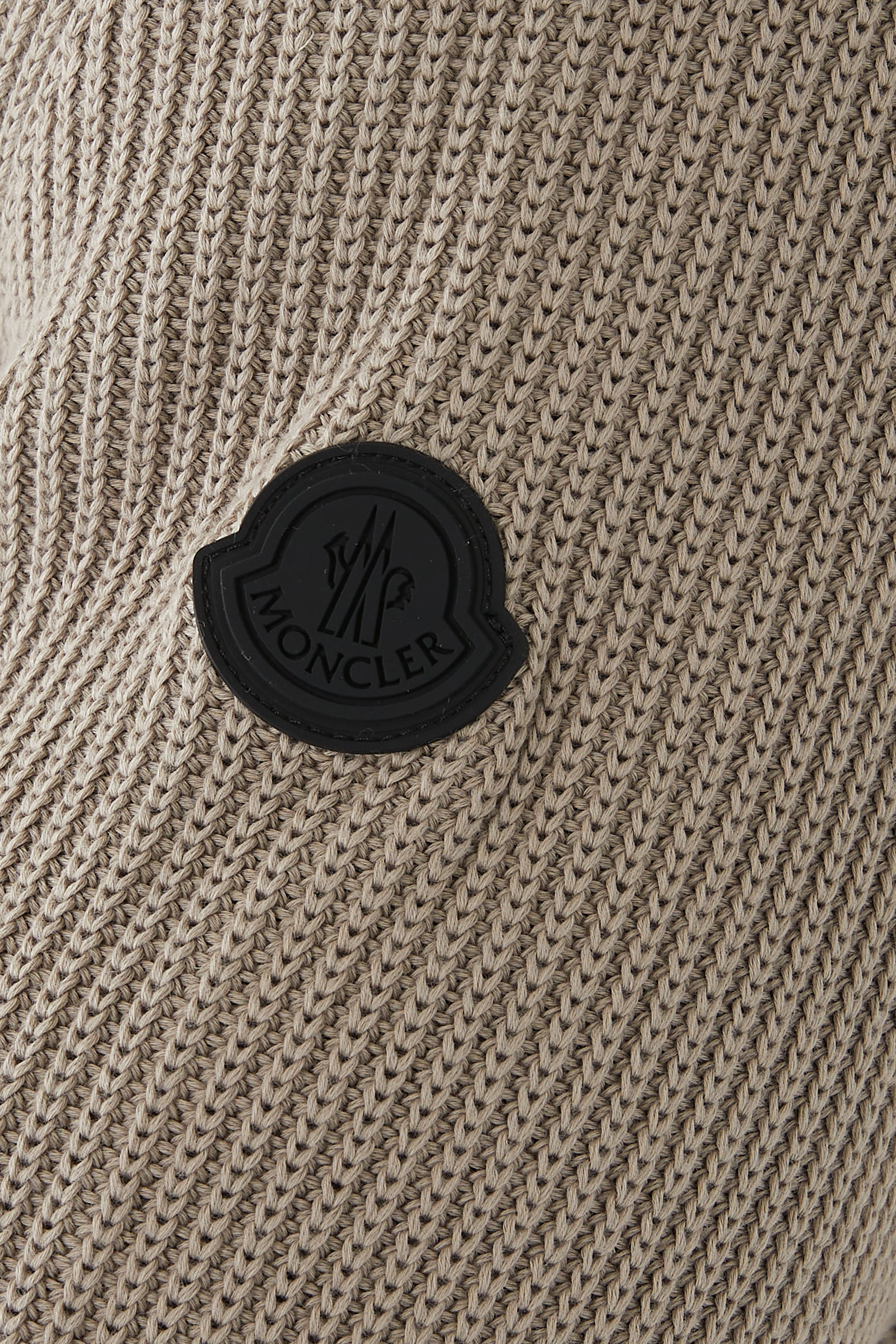 كنزة بياقة عالية