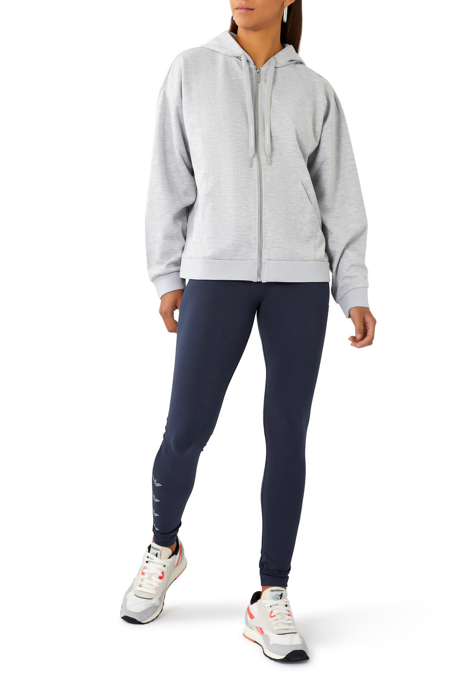 هودي بسحاب وشعار الماركة