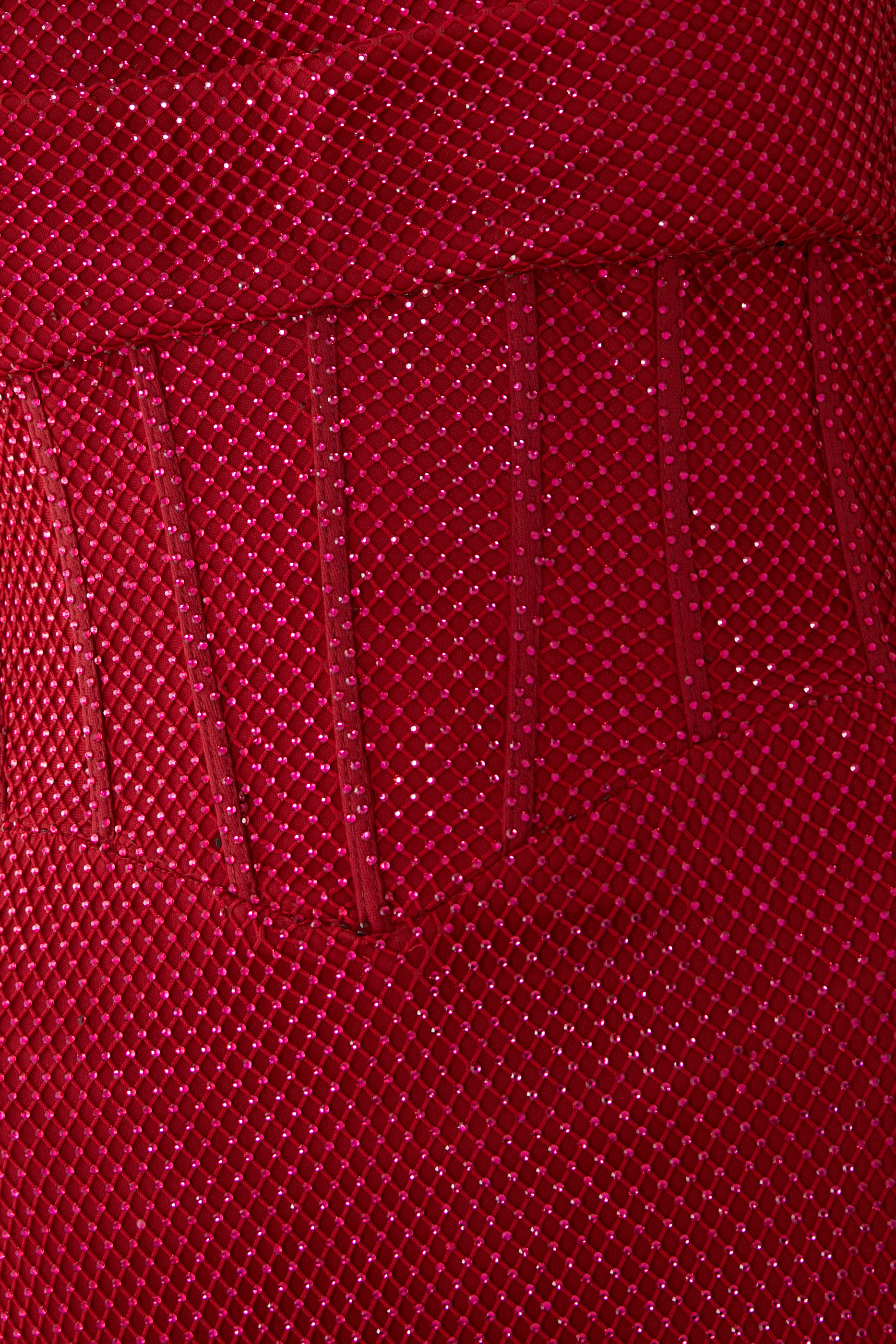 فستان سهرة بقصة ضيقة مرصع بأحجار الراين