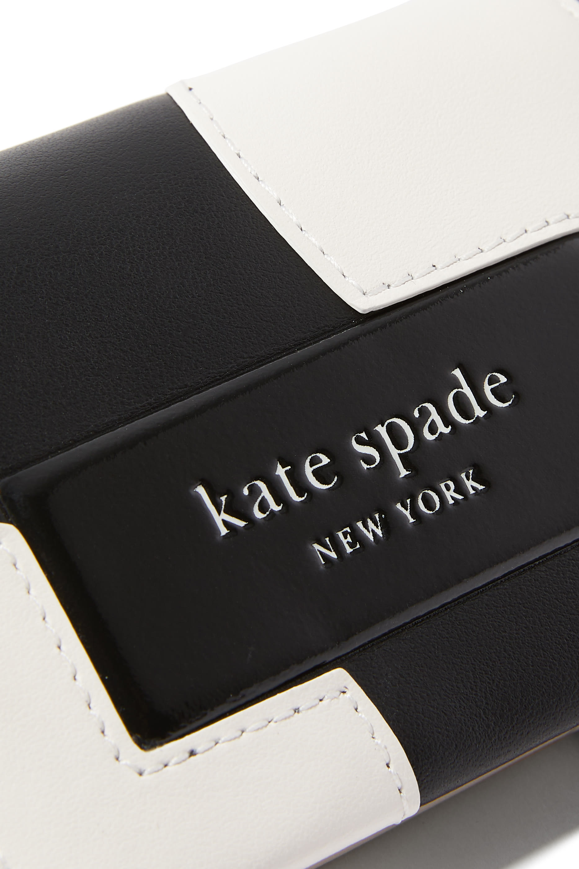 محفظة ثنائية الطي صغيرة بشعار الماركة