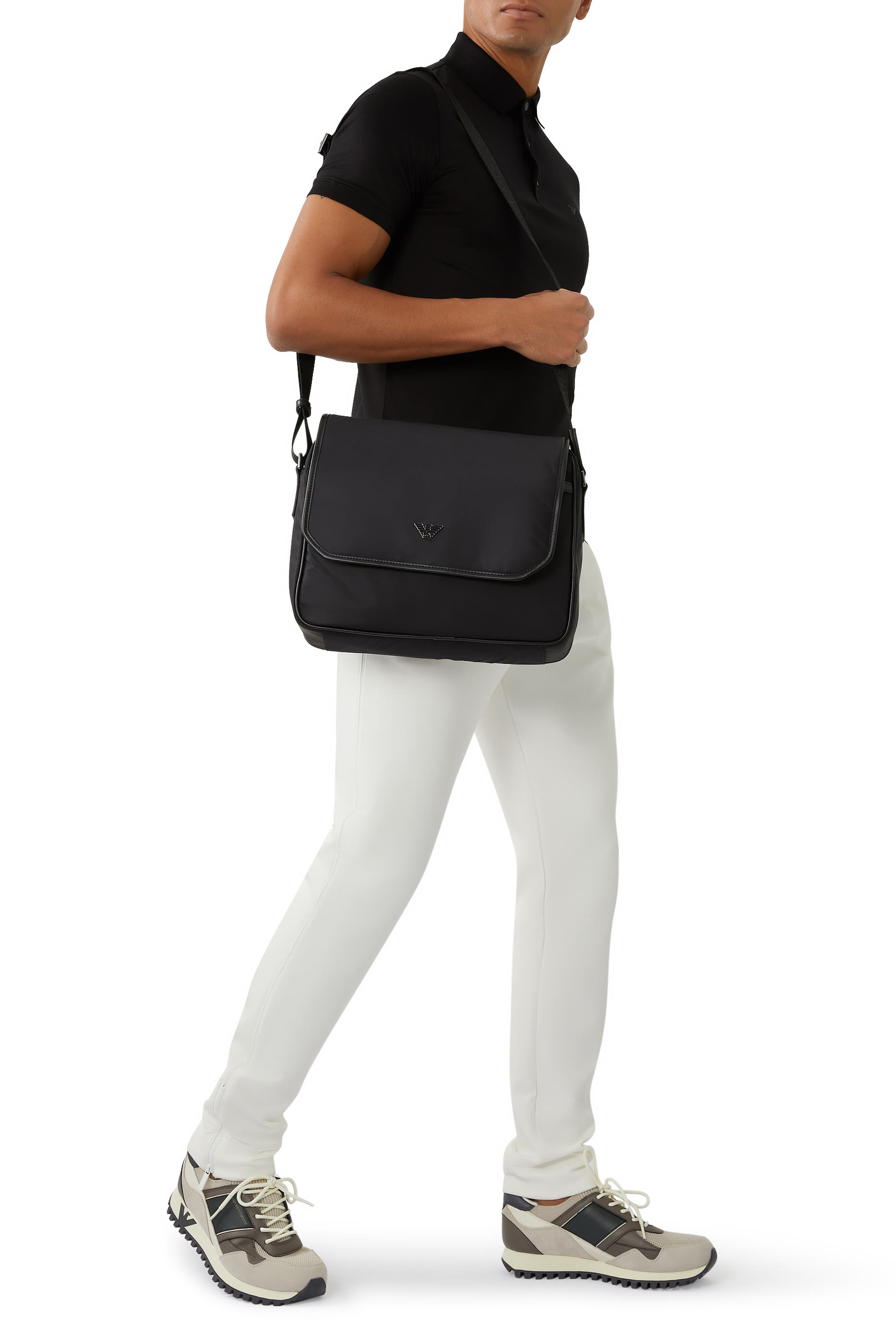 قميص بولو بشعار الماركة بحجم صغير