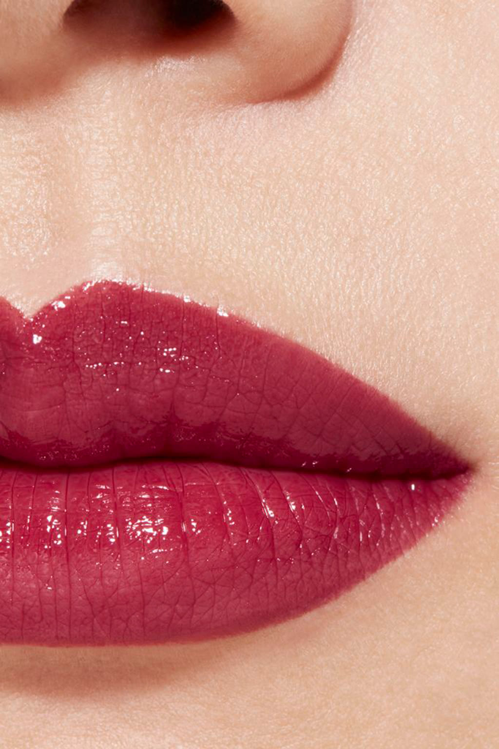 لون وإشراقة وكثافة بلمح البصر. ROUGE COCO FLASH