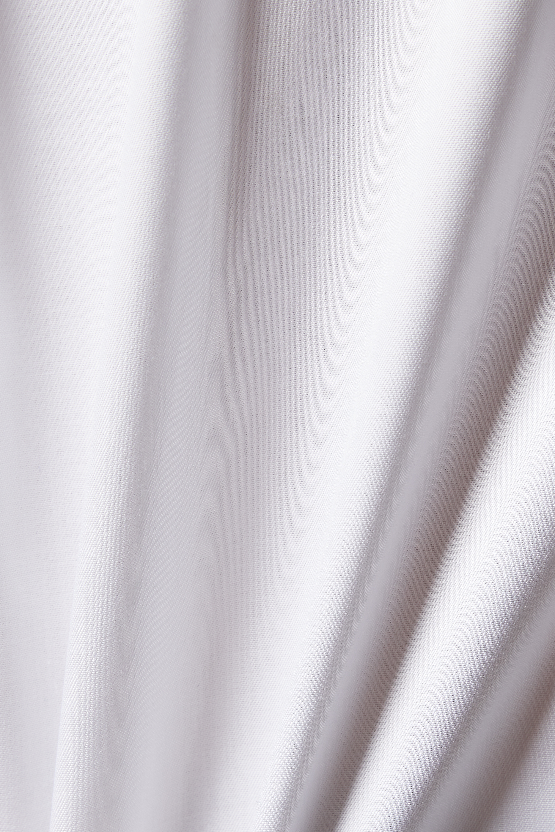 قميص من التويل المميز للماركة