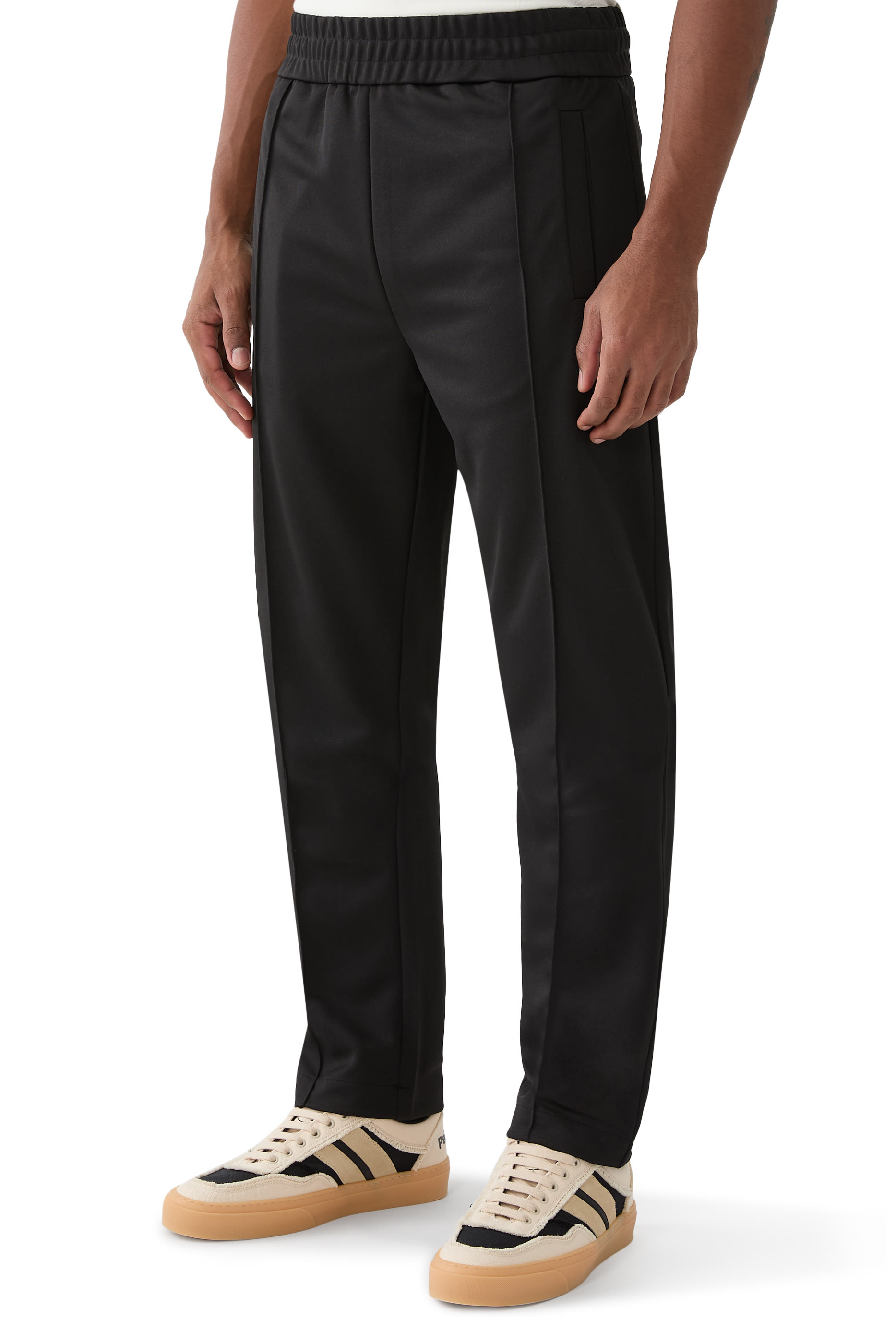 بنطال رياضي بشعار الماركة المقوس