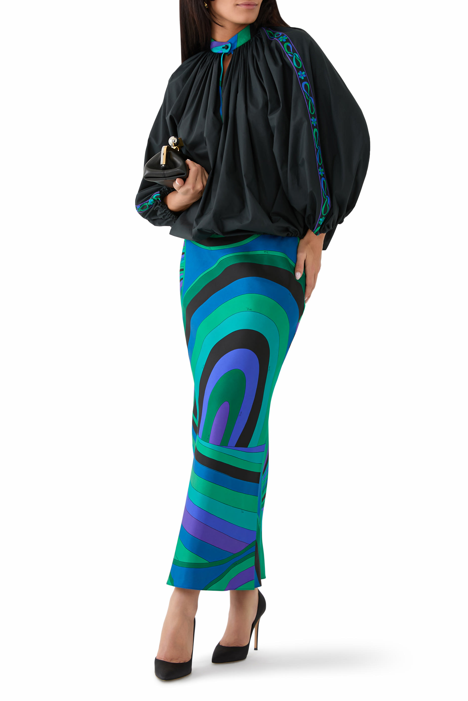 بلوزة بقصة واسعة بطبعات