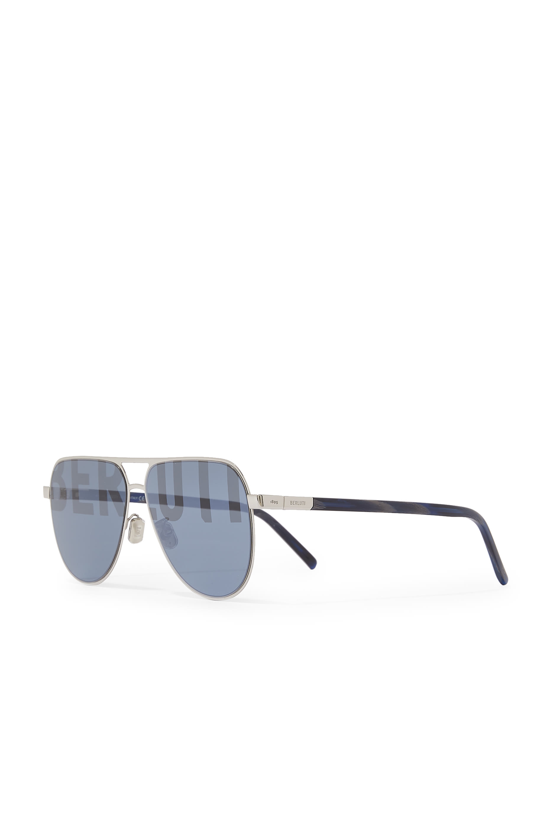 نظارة شمسية بعدسات لامعة