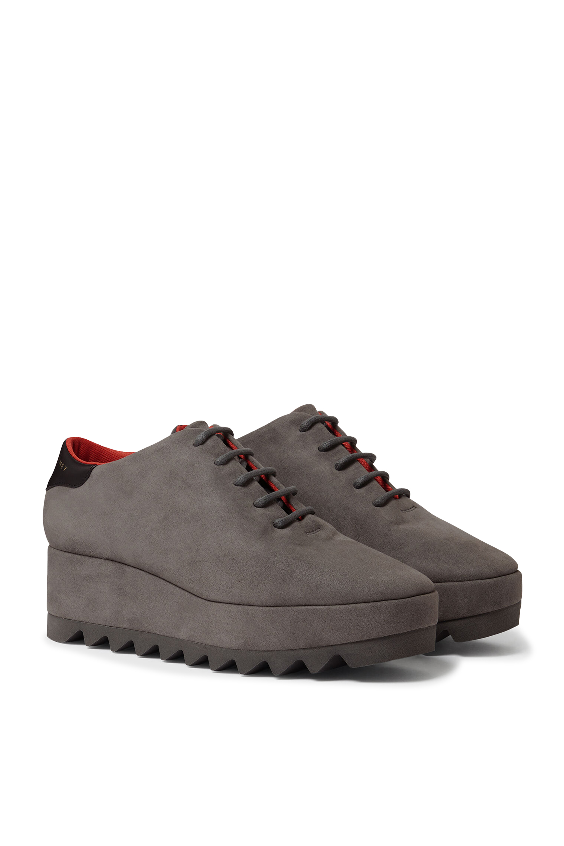 حذاء سنيك إليس 55 بنعل عريض وأربطة للإغلاق