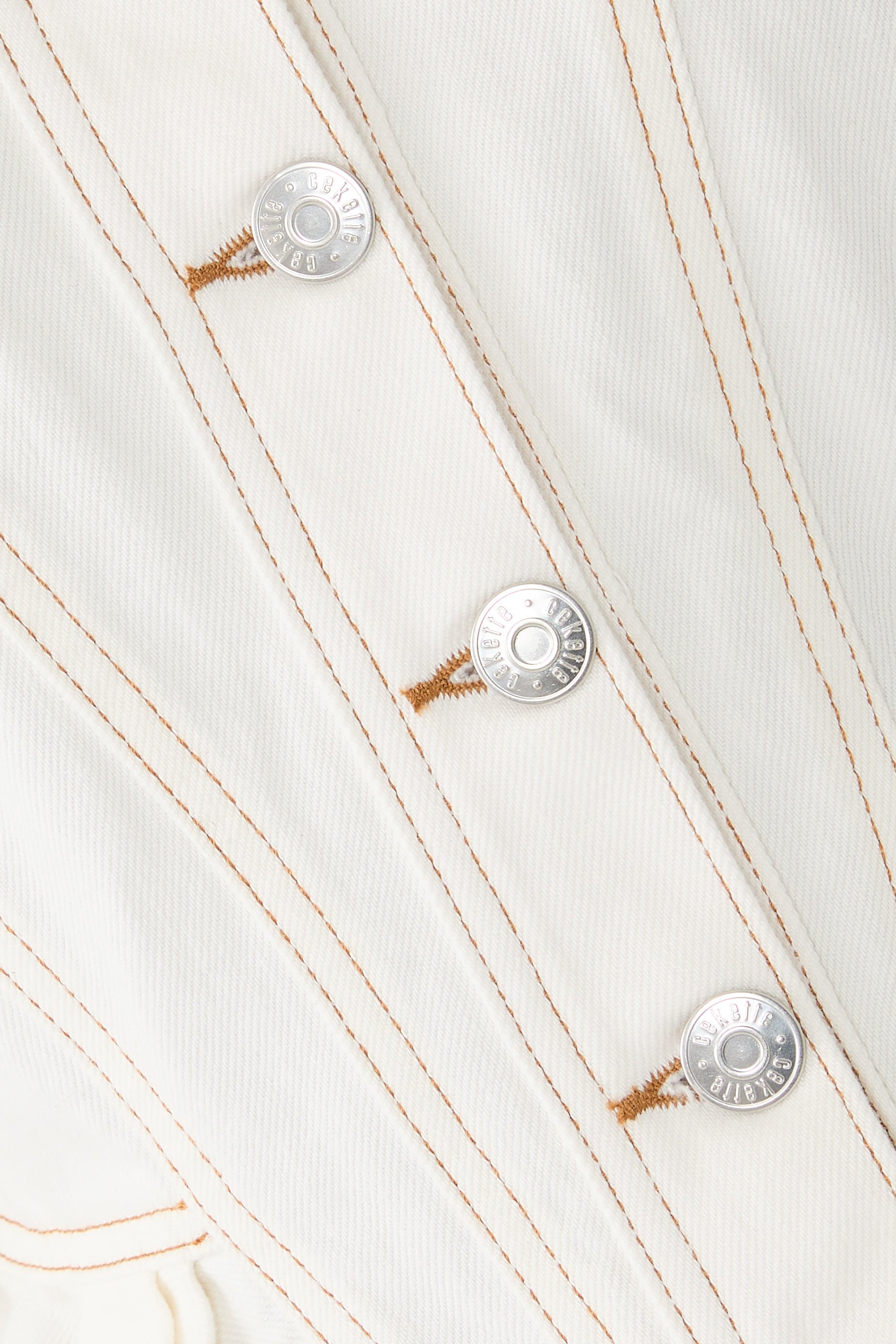 جاكيت بحافة جرس دنيم