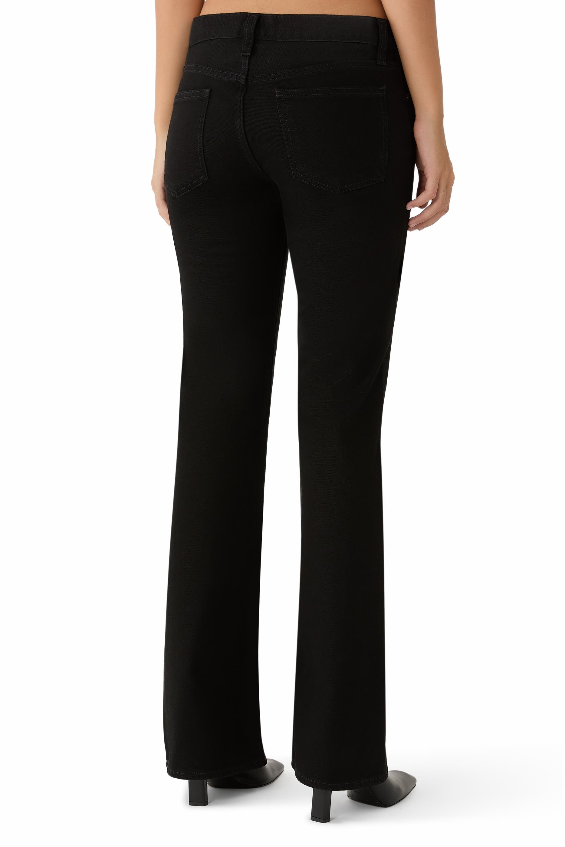 بنطال بقصة ضيقة بحواف واسعة وخصر منخفض قماش خفيف الوزن