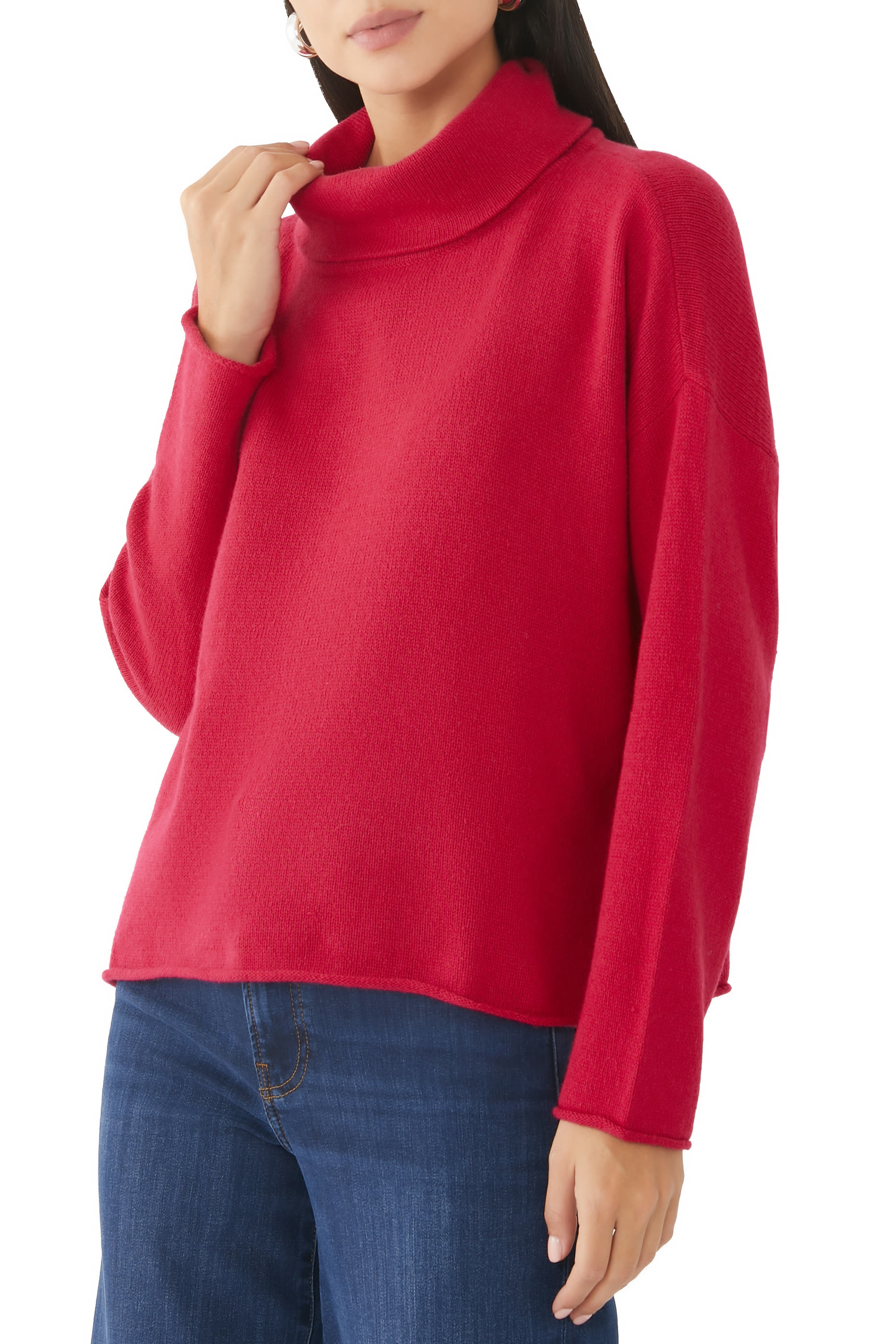 بلوزة بقصة مربعة وياقة عالية