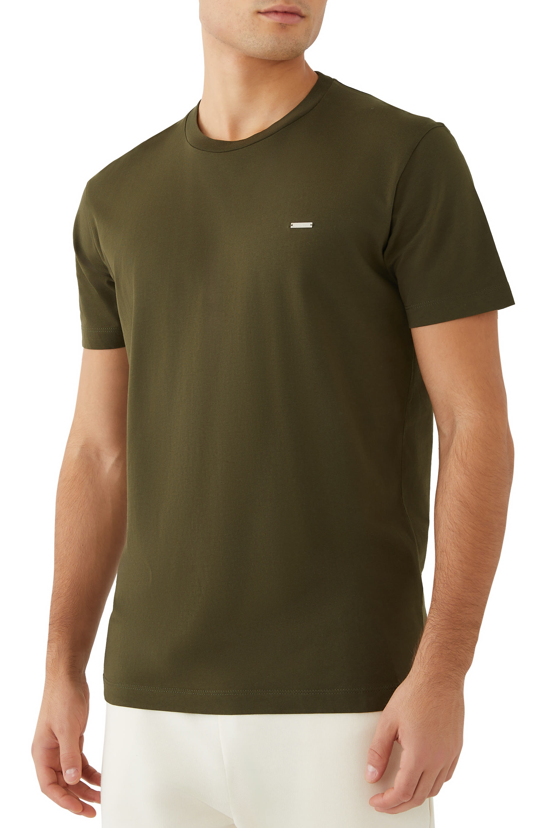 تيشيرت كول فيت بحلية بشعار الماركة