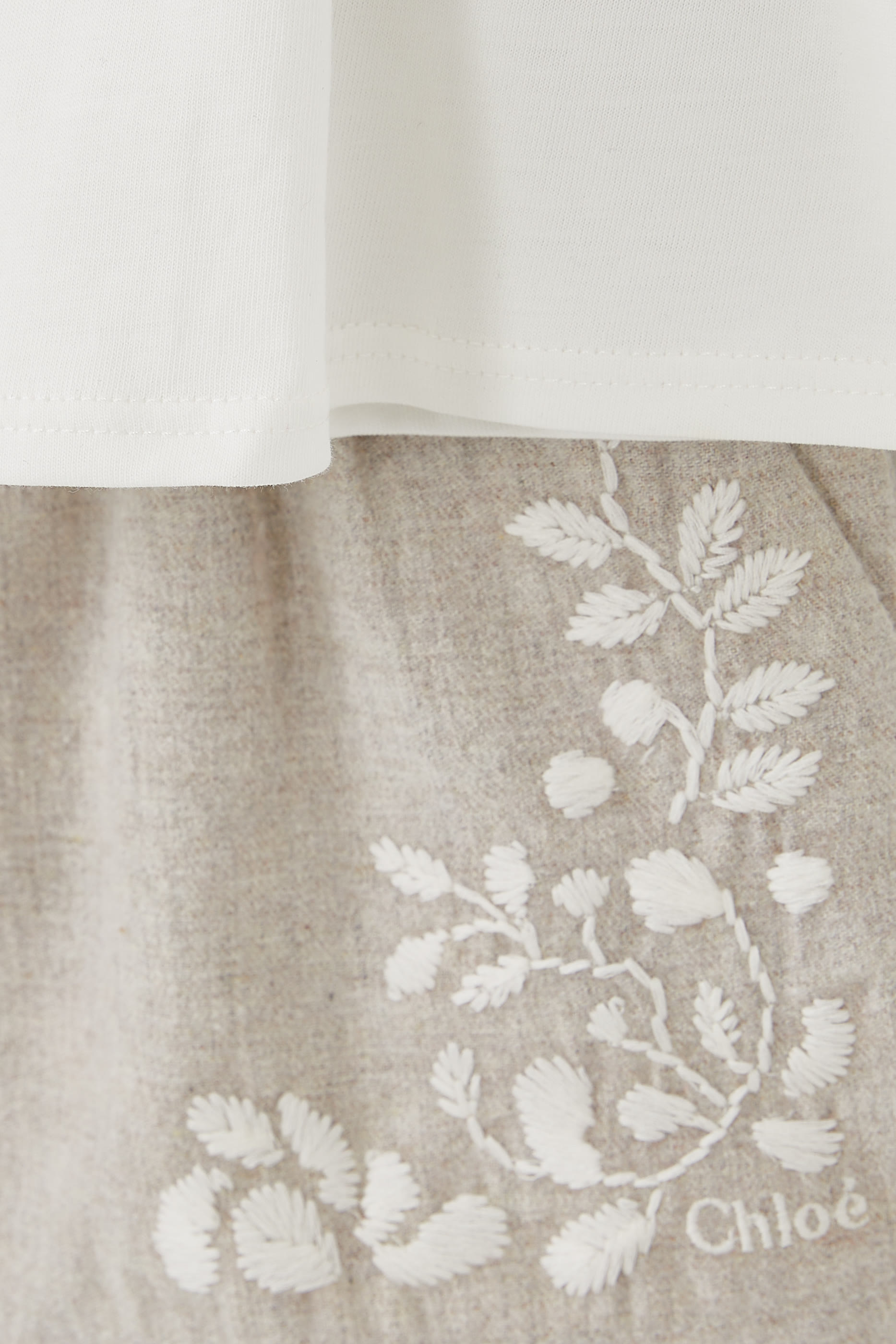 طقم ملابس أطفال بتطريزات زهور