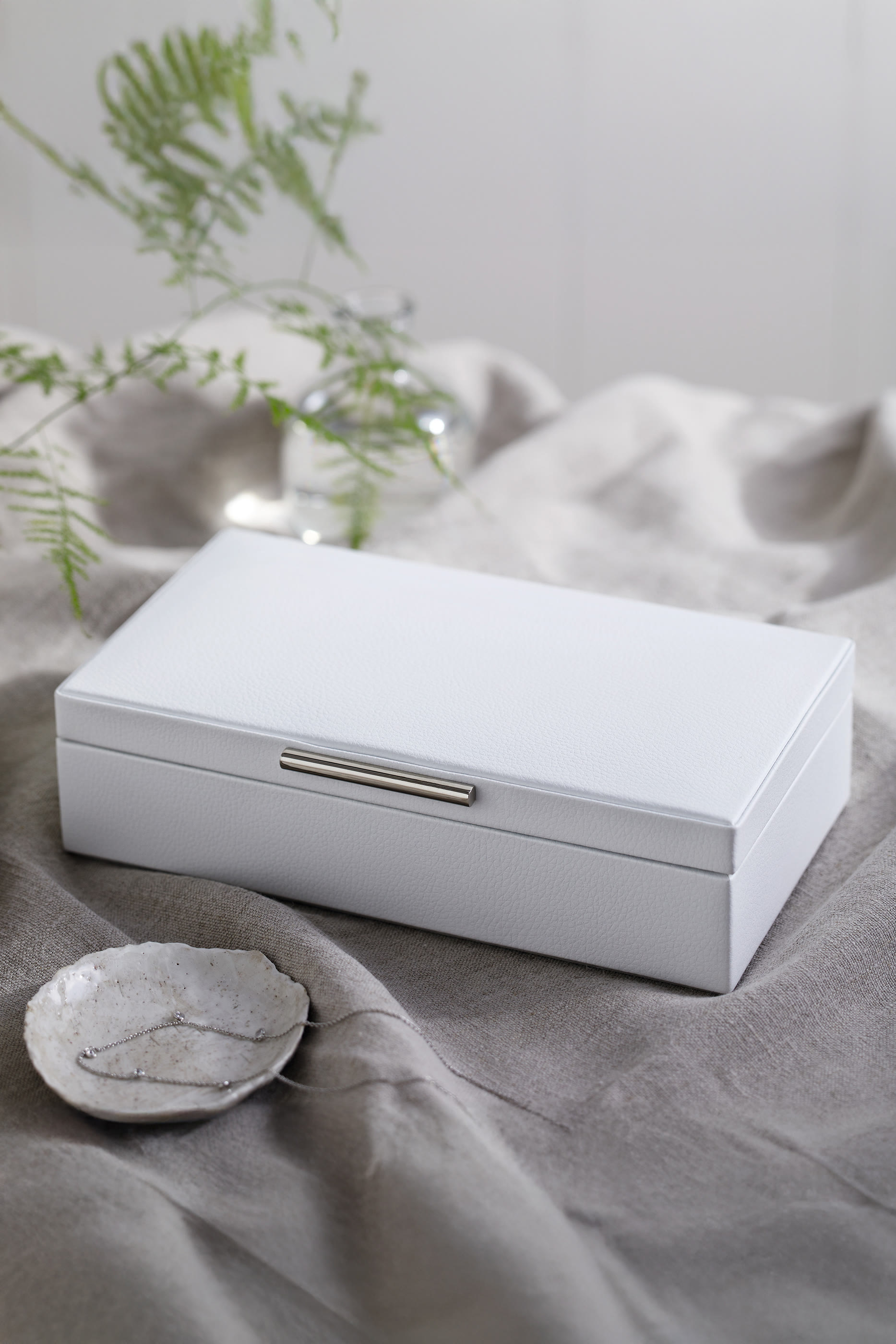 علبة مجوهرات جلد متوسط الحجم