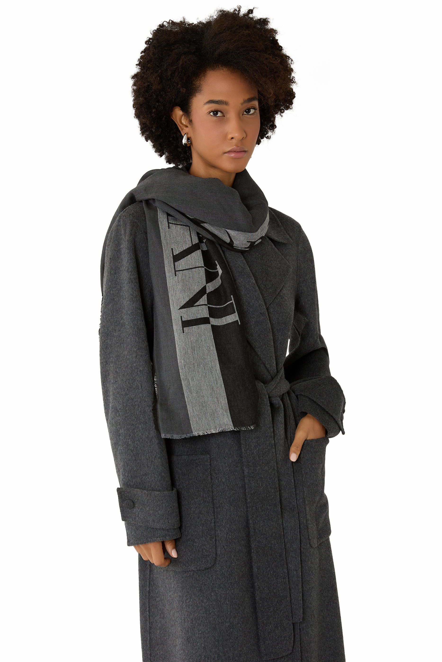  وشاح بلونين مزين بشعار الماركة كبير