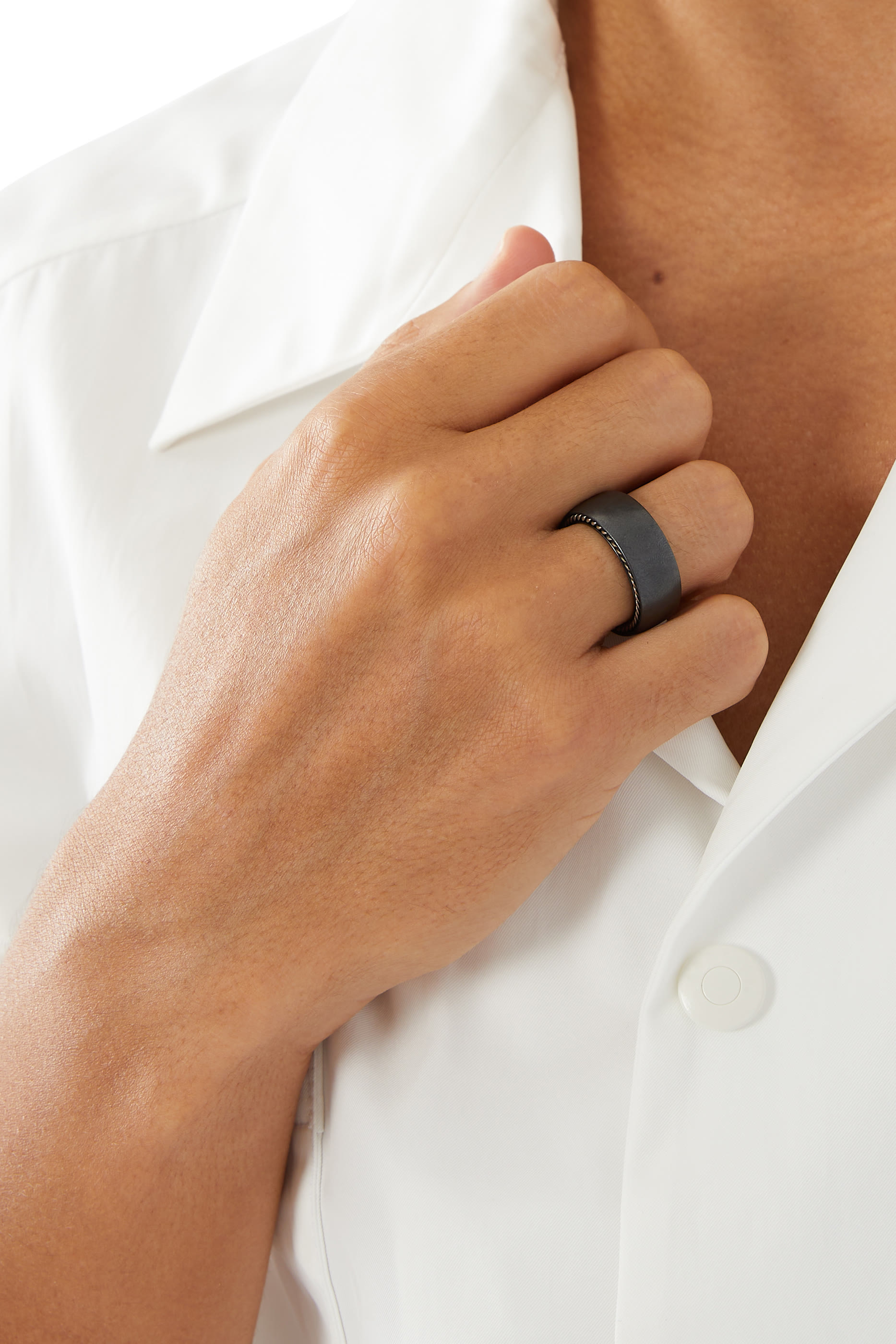 خاتم ستريملاين، فضة إسترلينية وتيتانيوم أسود