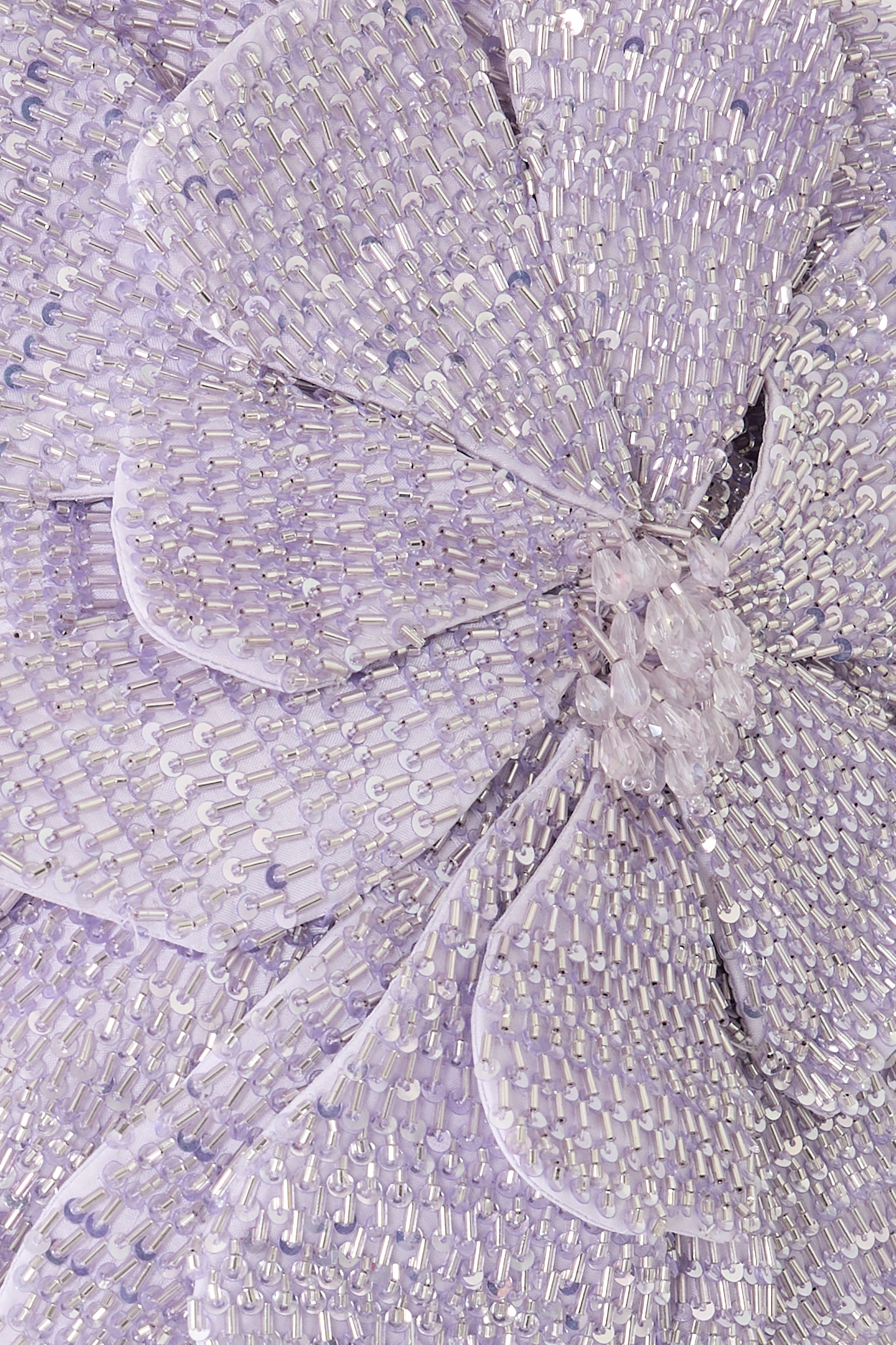 فستان سهرة مطرز بزهور أوركيد بارزة الملمس