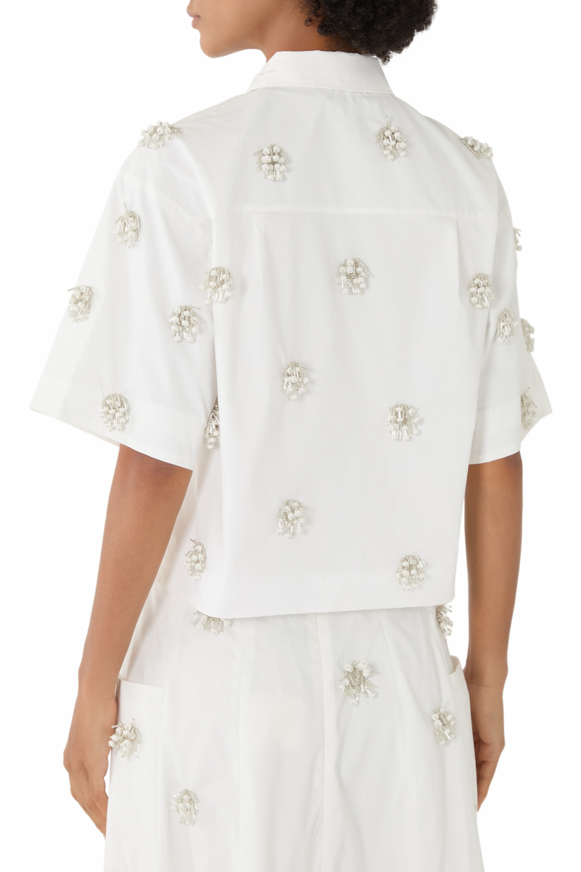 قميص كوزمو بياقة مطوية وتطريزات