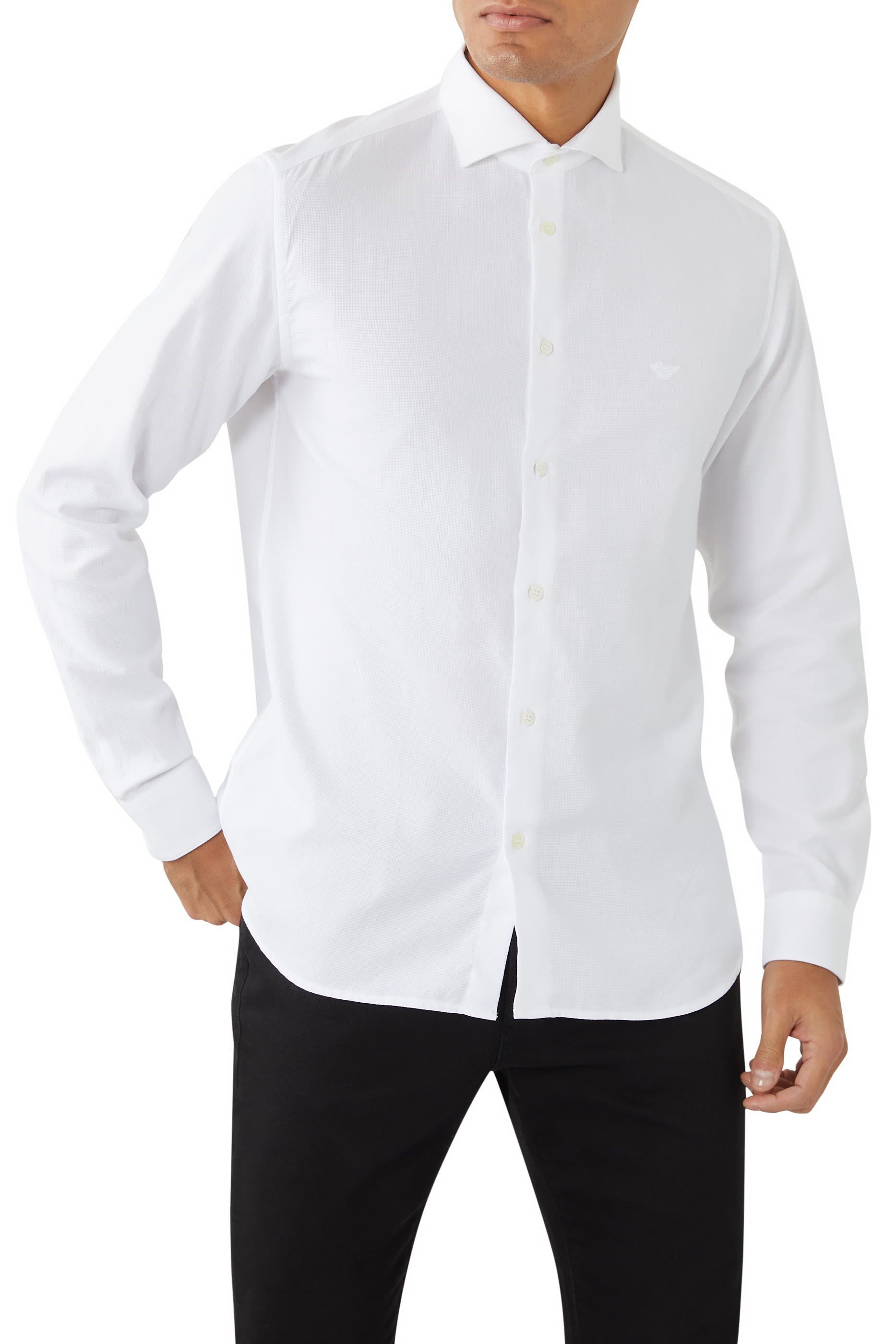 قميص بشعار الماركة المطرز