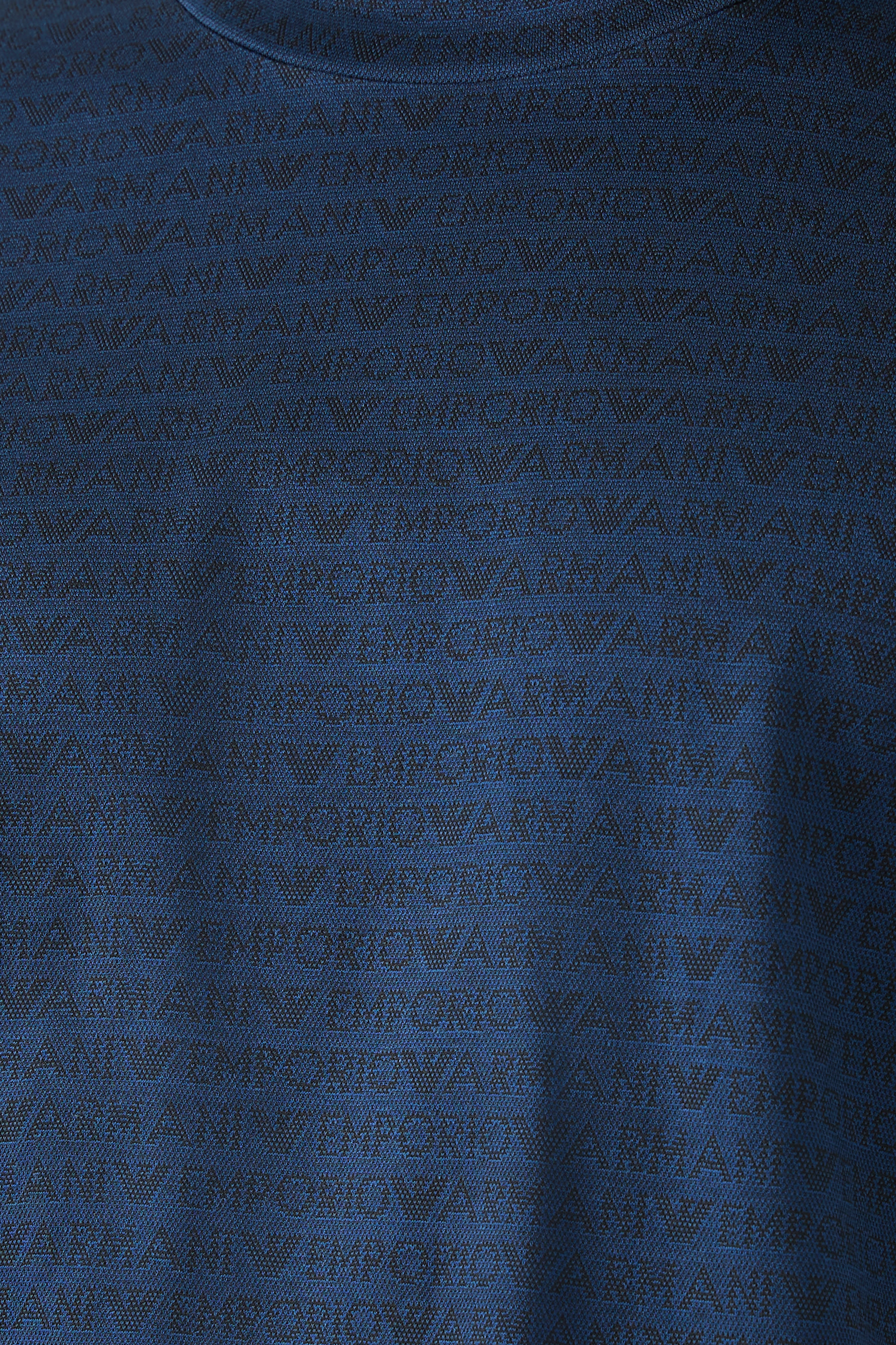 تيشيرت بنقشة شعار الماركة بحجم صغير