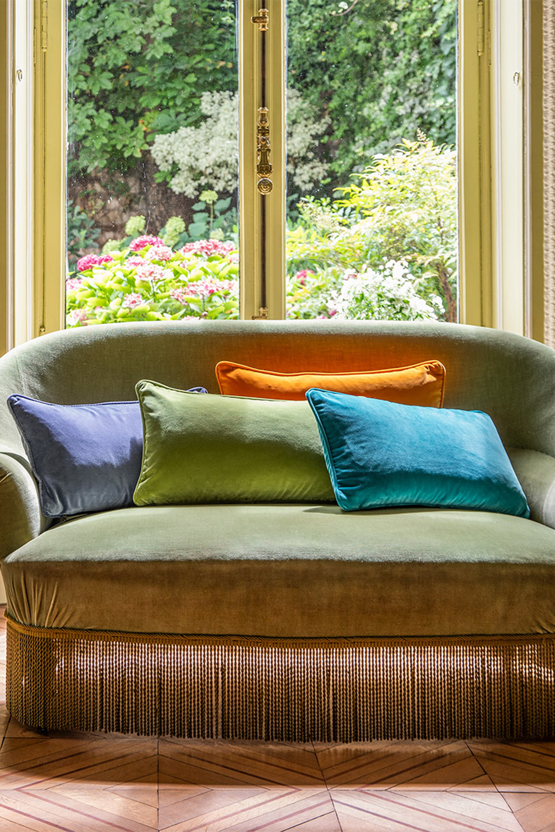 وسادة ديفان قطيفة