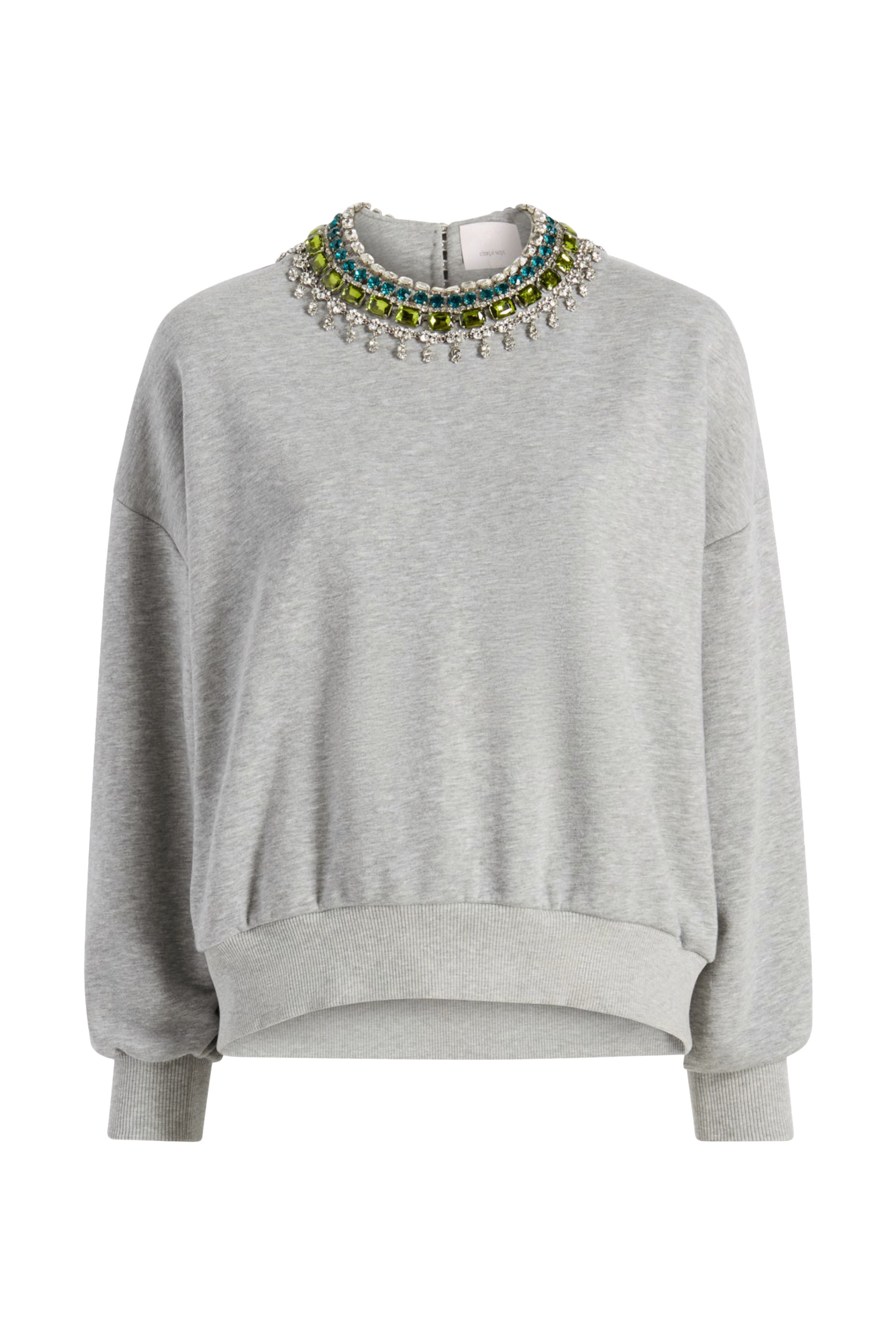 كنزة براندي مزينة بقلادات بتصميم مكدس