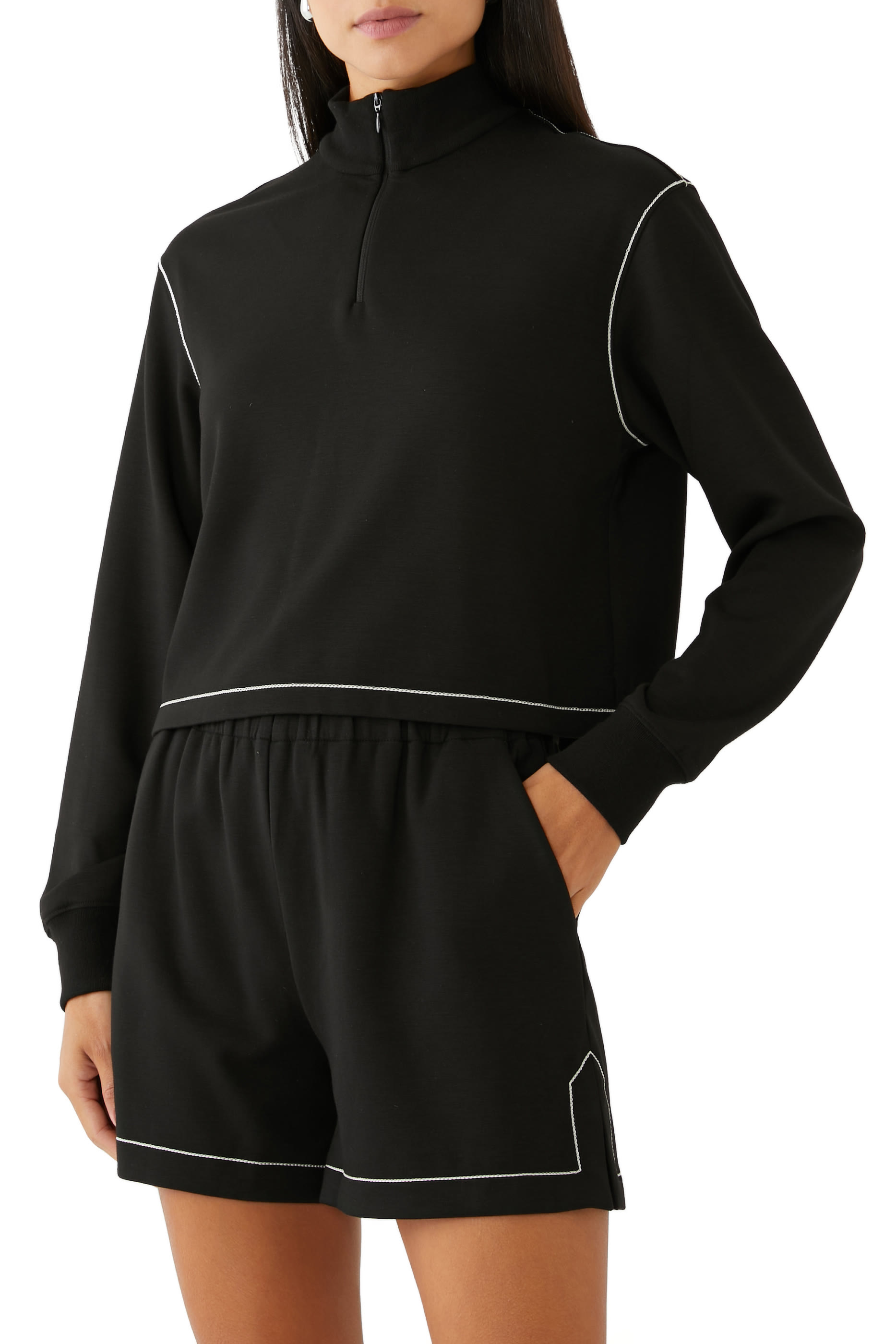 بلوزة قصيرة بتصميم سترة بنصف سحاب