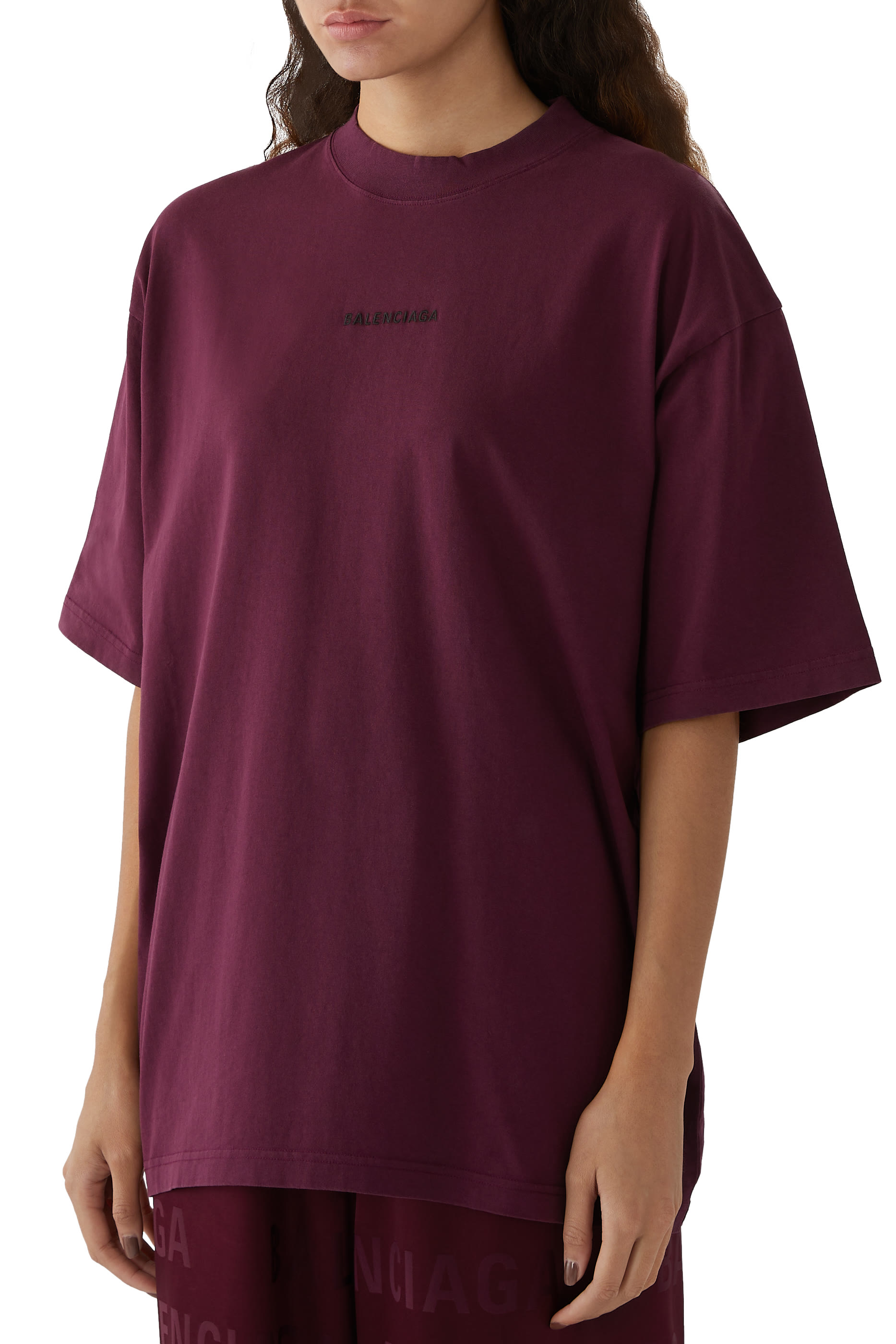 تيشيرت بقصة فضفاضة قليلا