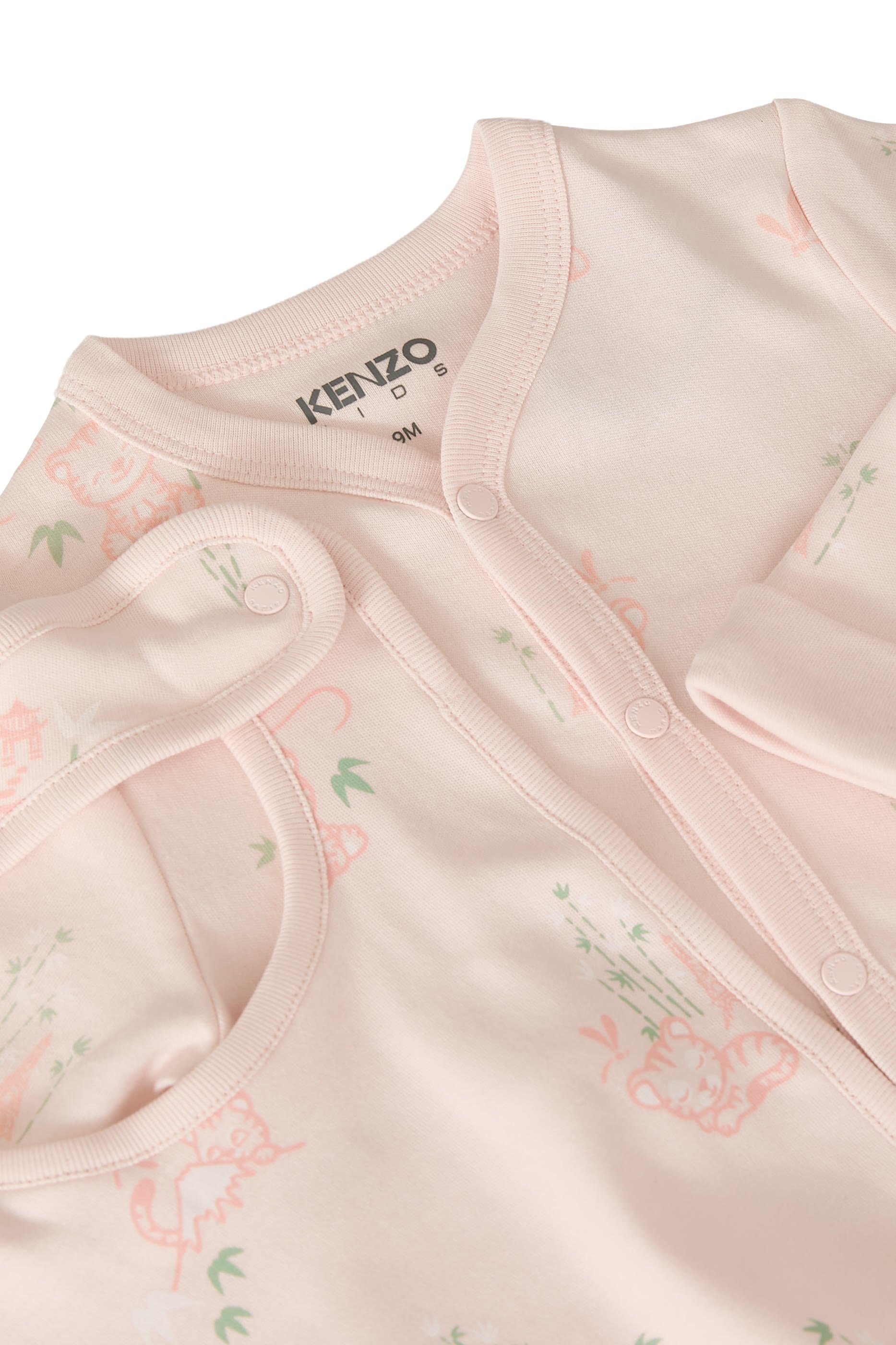 طقم لحديثي الولادة