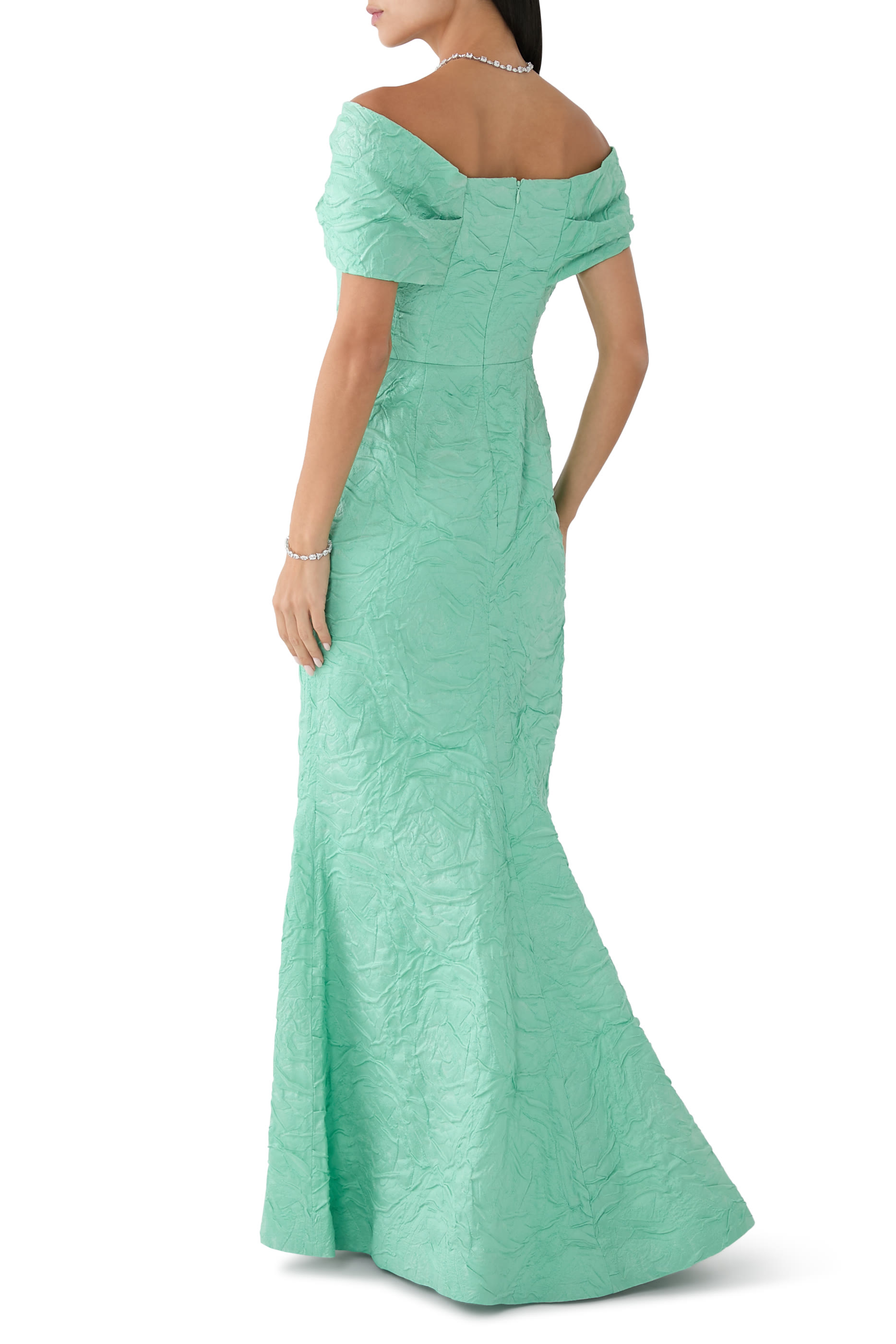 فستان سهرة بصدرية ملفوفة ونقشة جاكار