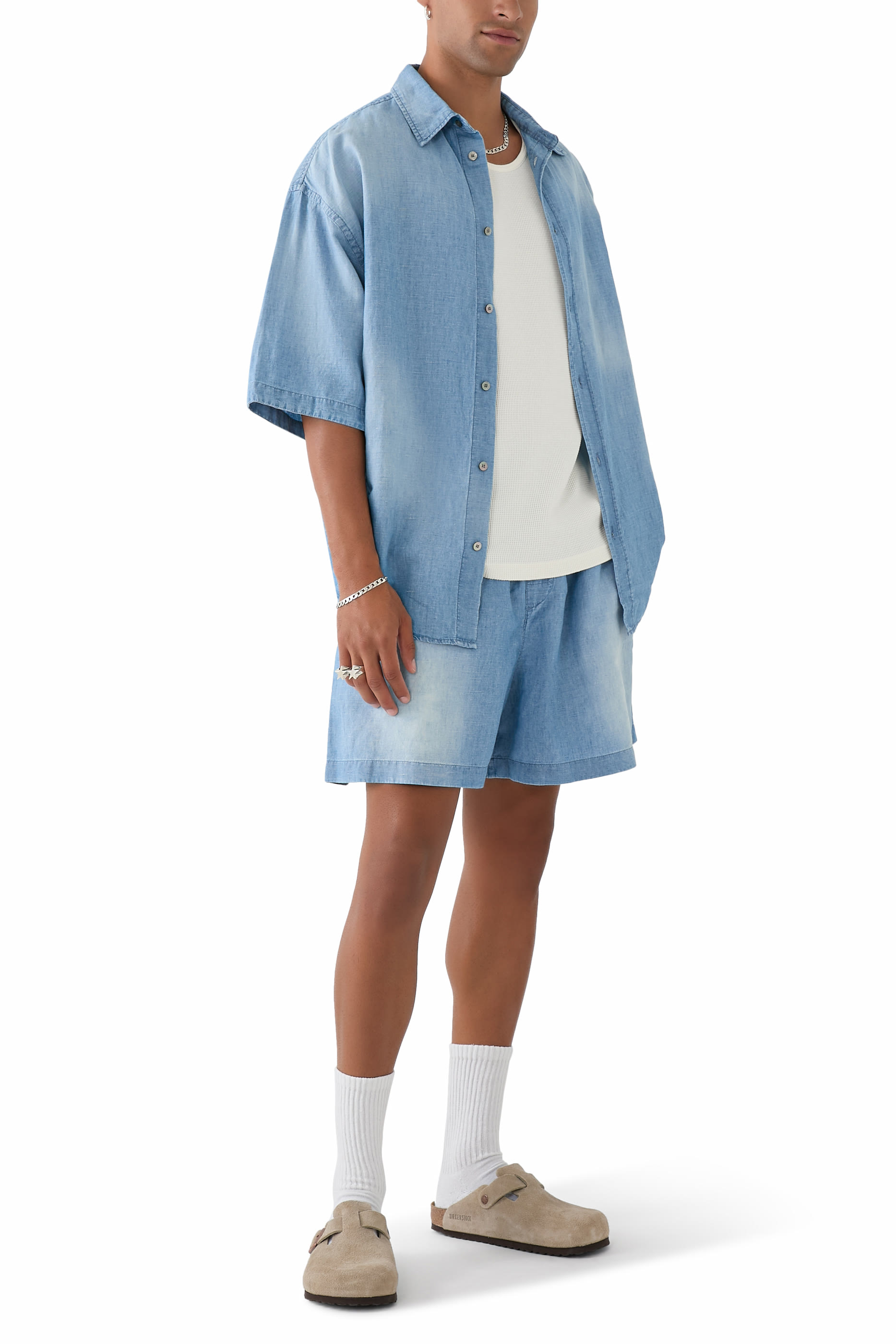 شورت بشعار الماركة