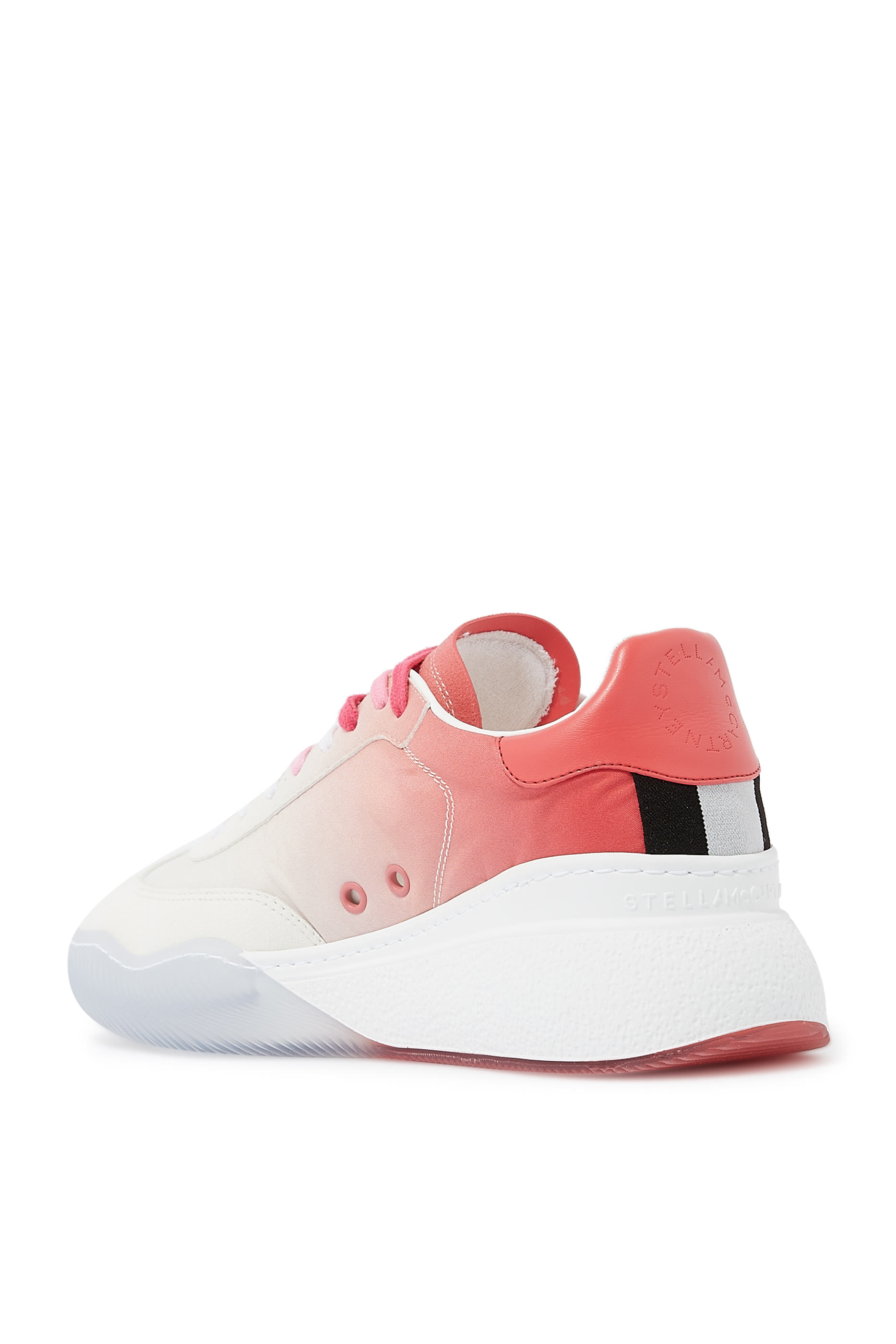 سنيكرز بأربطة إغلاق