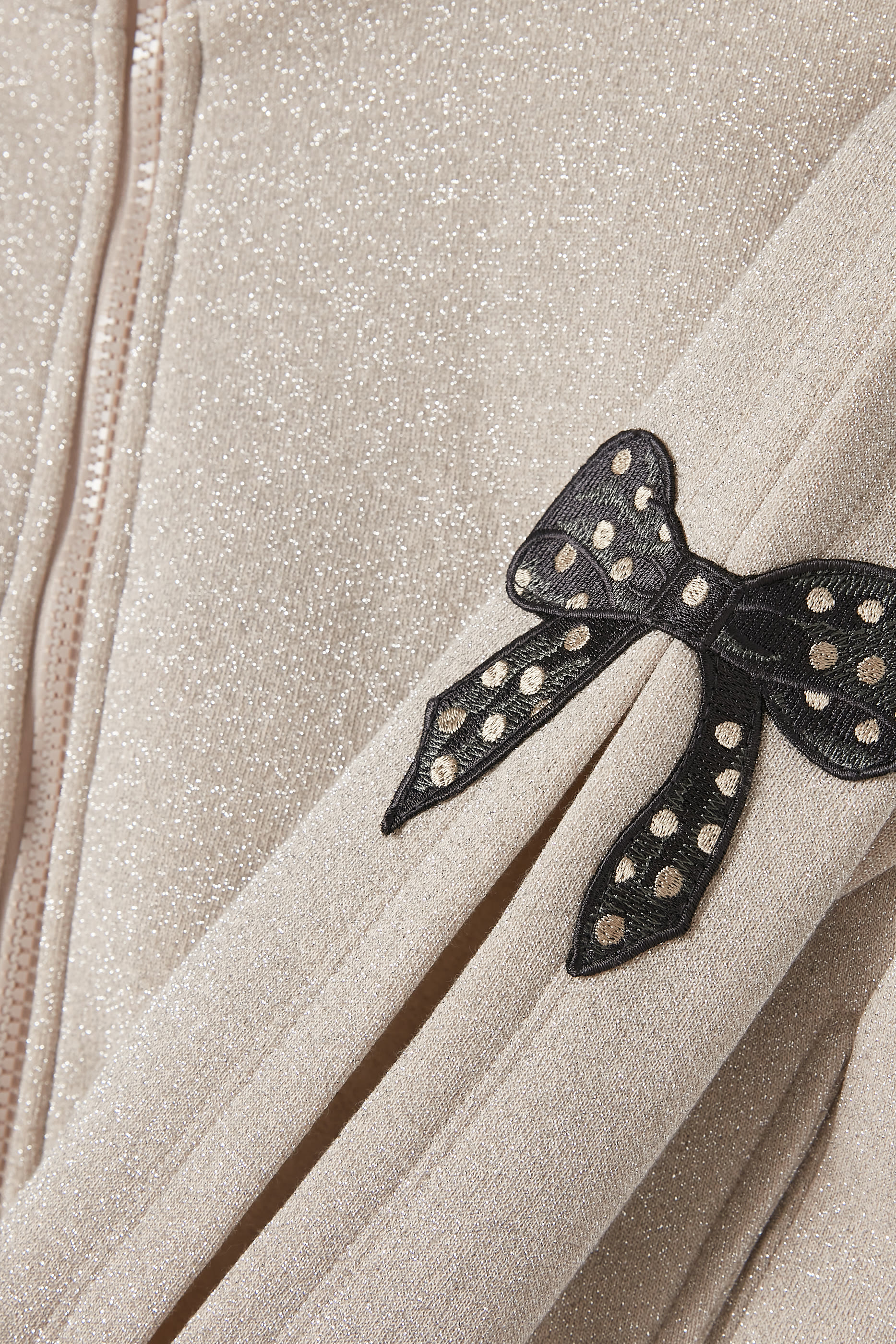 جاكيت بتطريزات فيونكة للأطفال