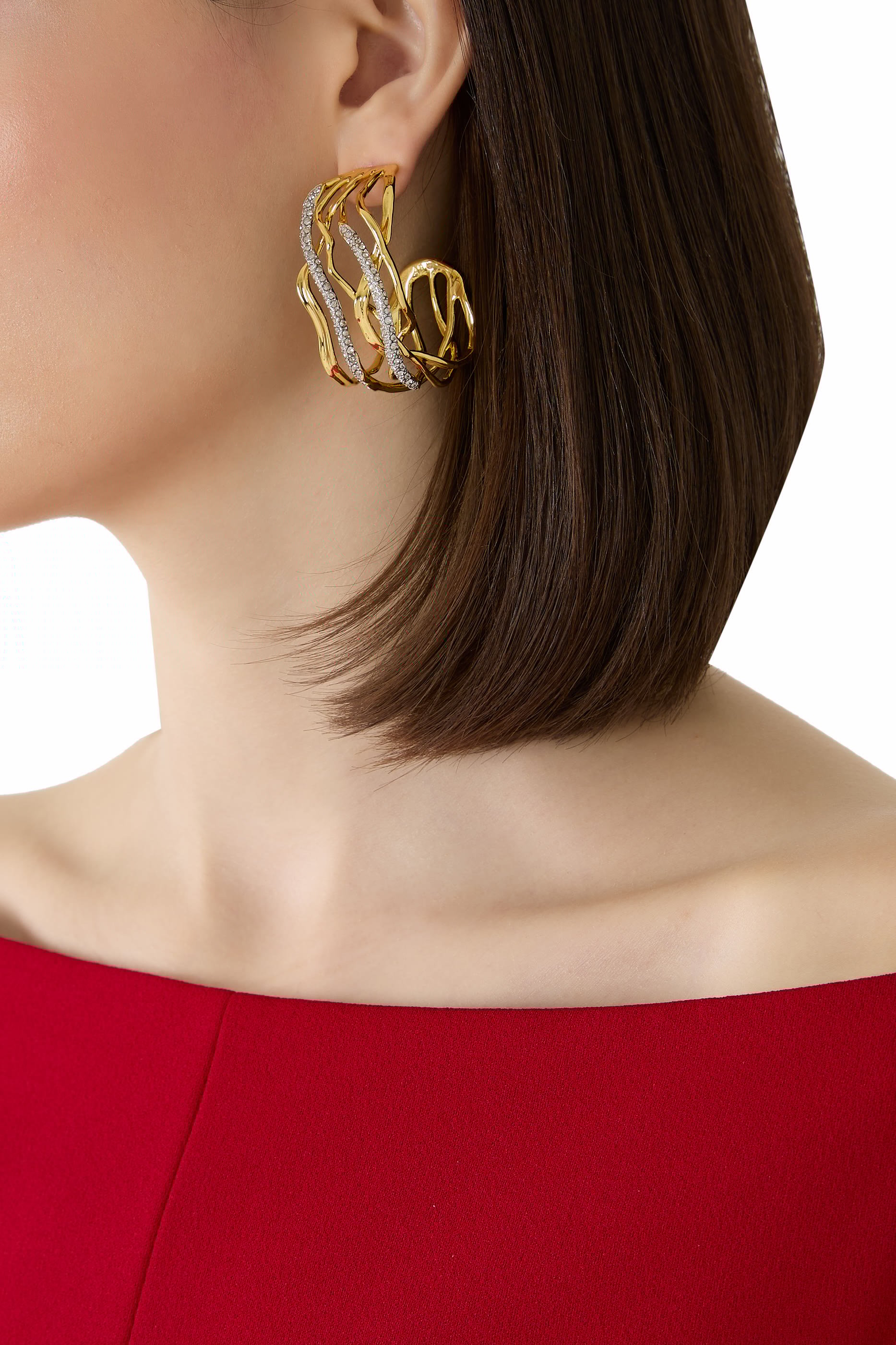 أقراط دائرية سولاناليس بتصميم منسوج مزينة بكريستال