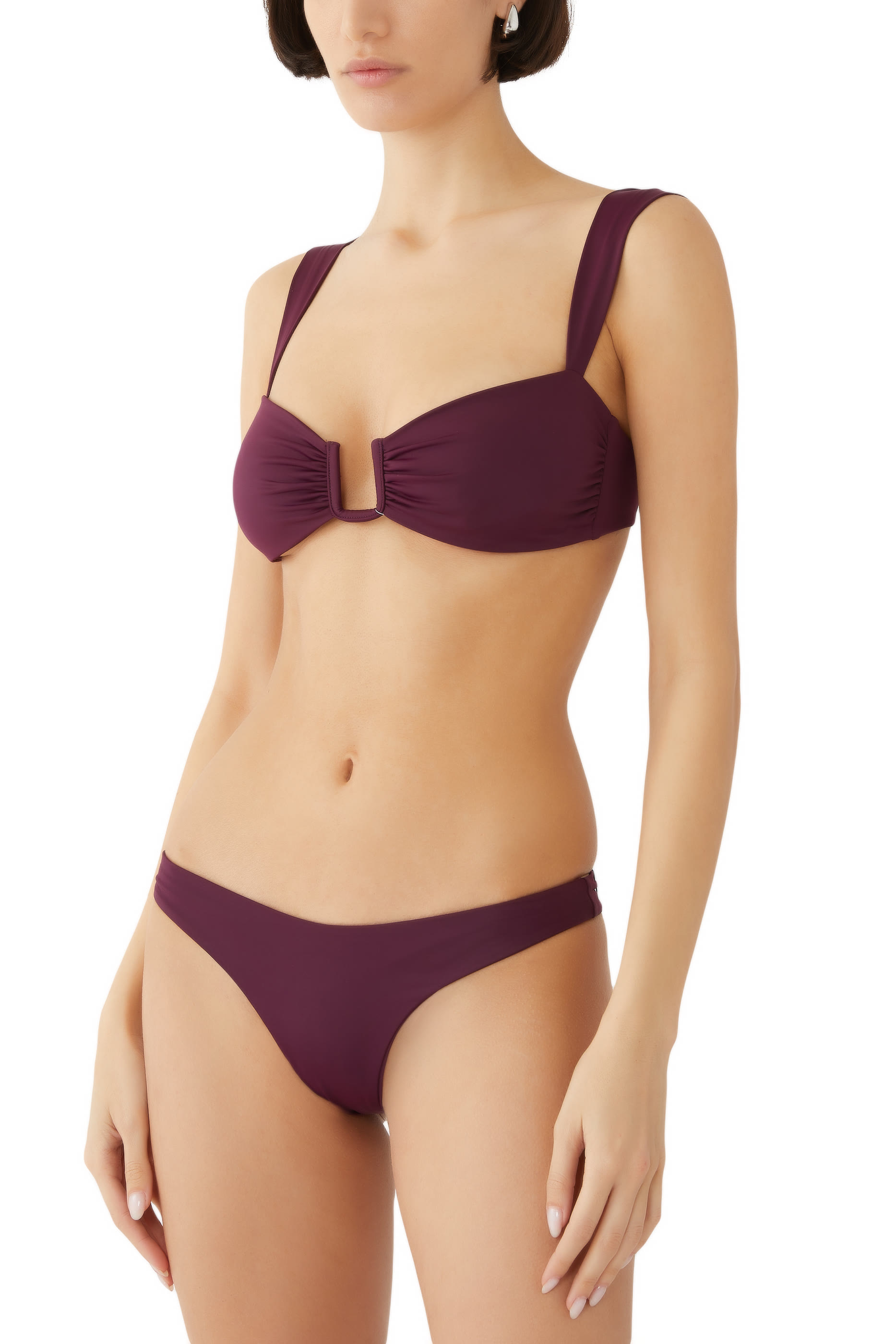 قطعة بيكيني علوية كان بأربطة في الخلف