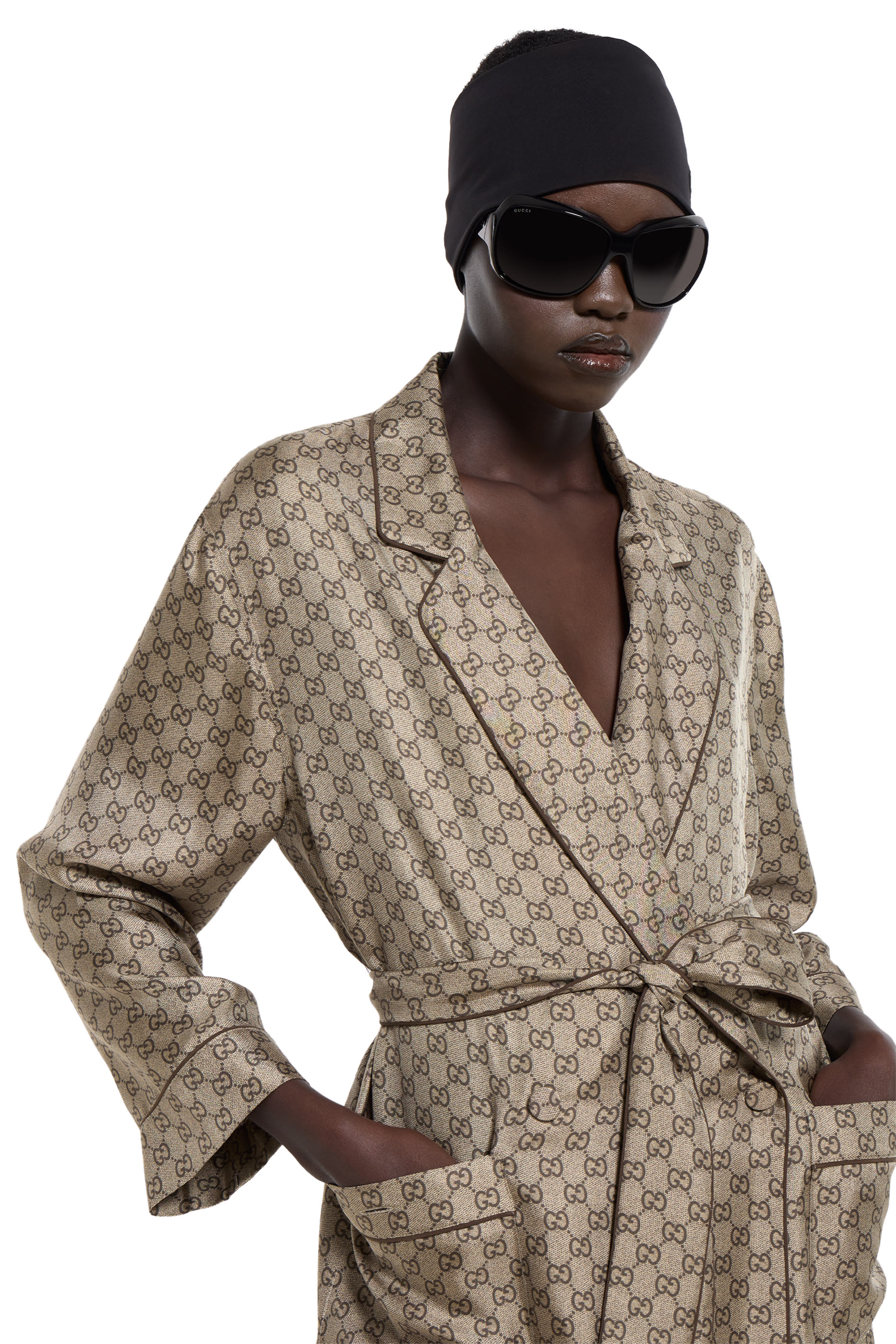 قميص حرير تويل مزين كليا بنقشة حرفي شعار الماركة