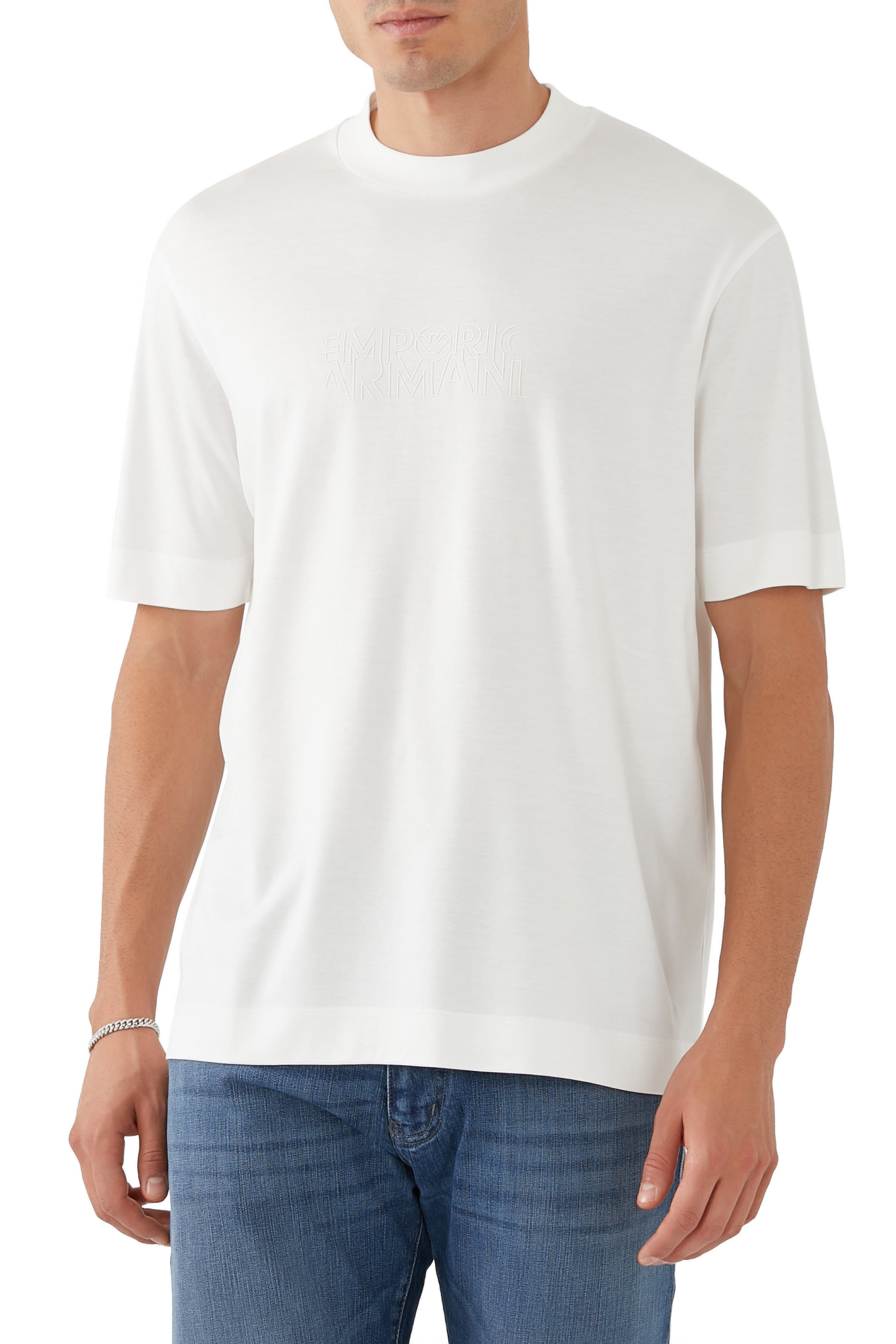 تيشيرت بشعار الماركة بحجم كبير