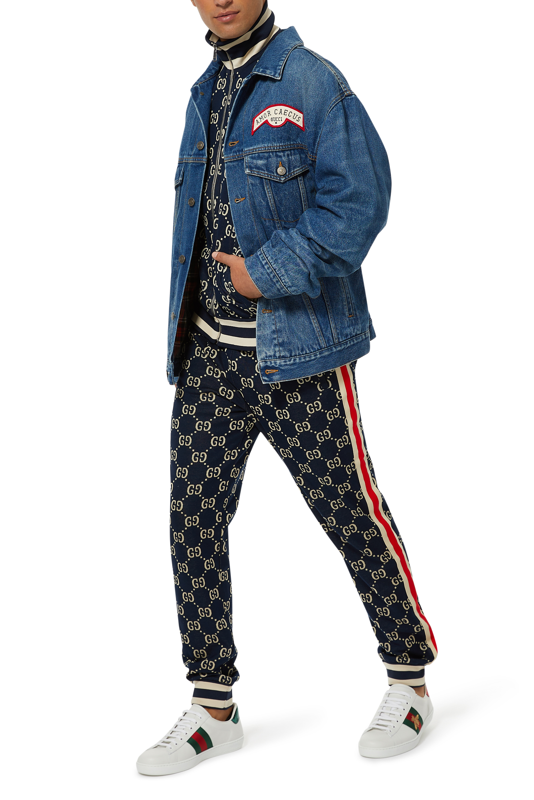 جاكيت رياضي بشعار الماركة