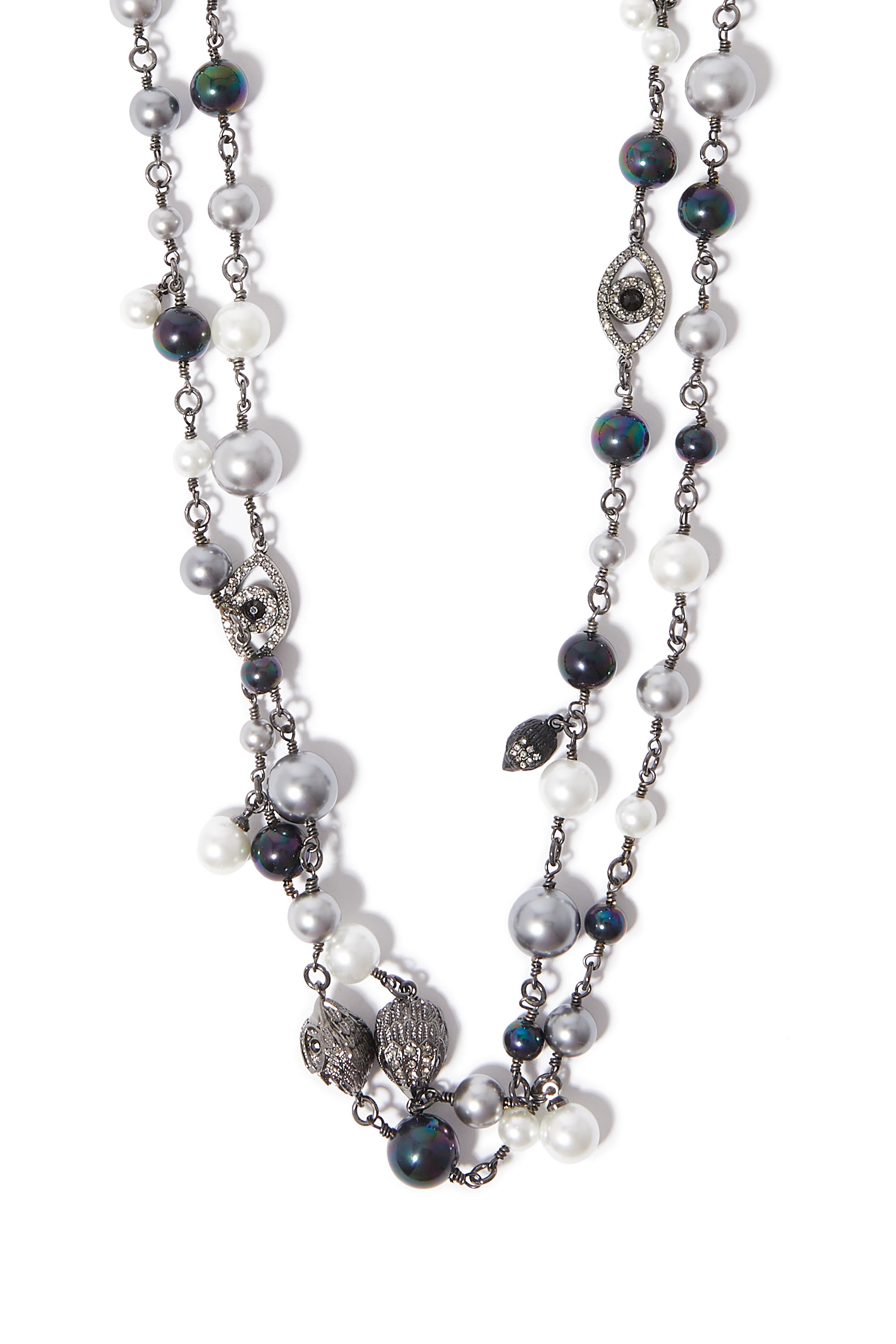 قلادة طويلة مزينة باللؤلؤ